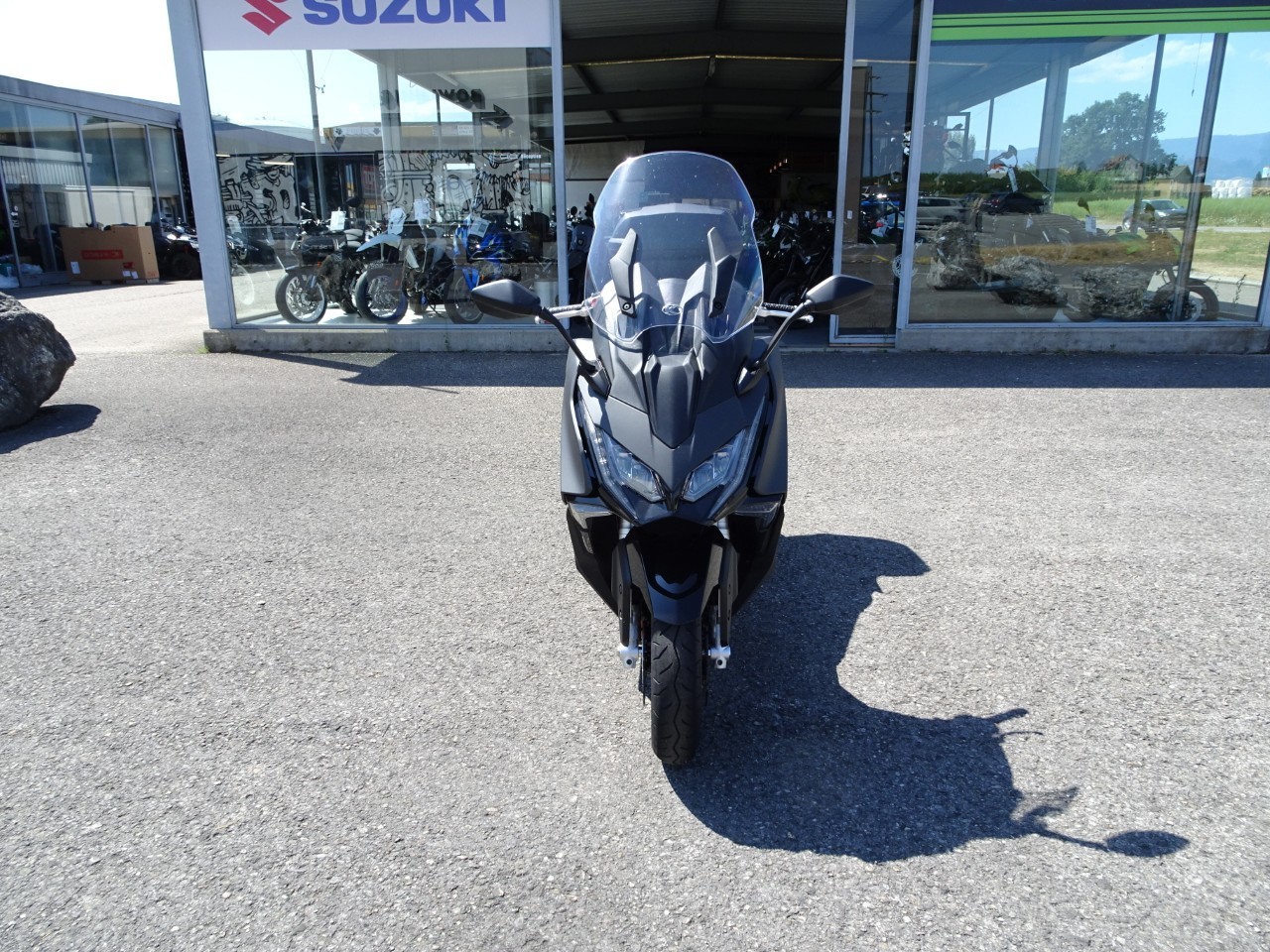KYMCO AK 575i Premium (35kW)-showroom-element-2