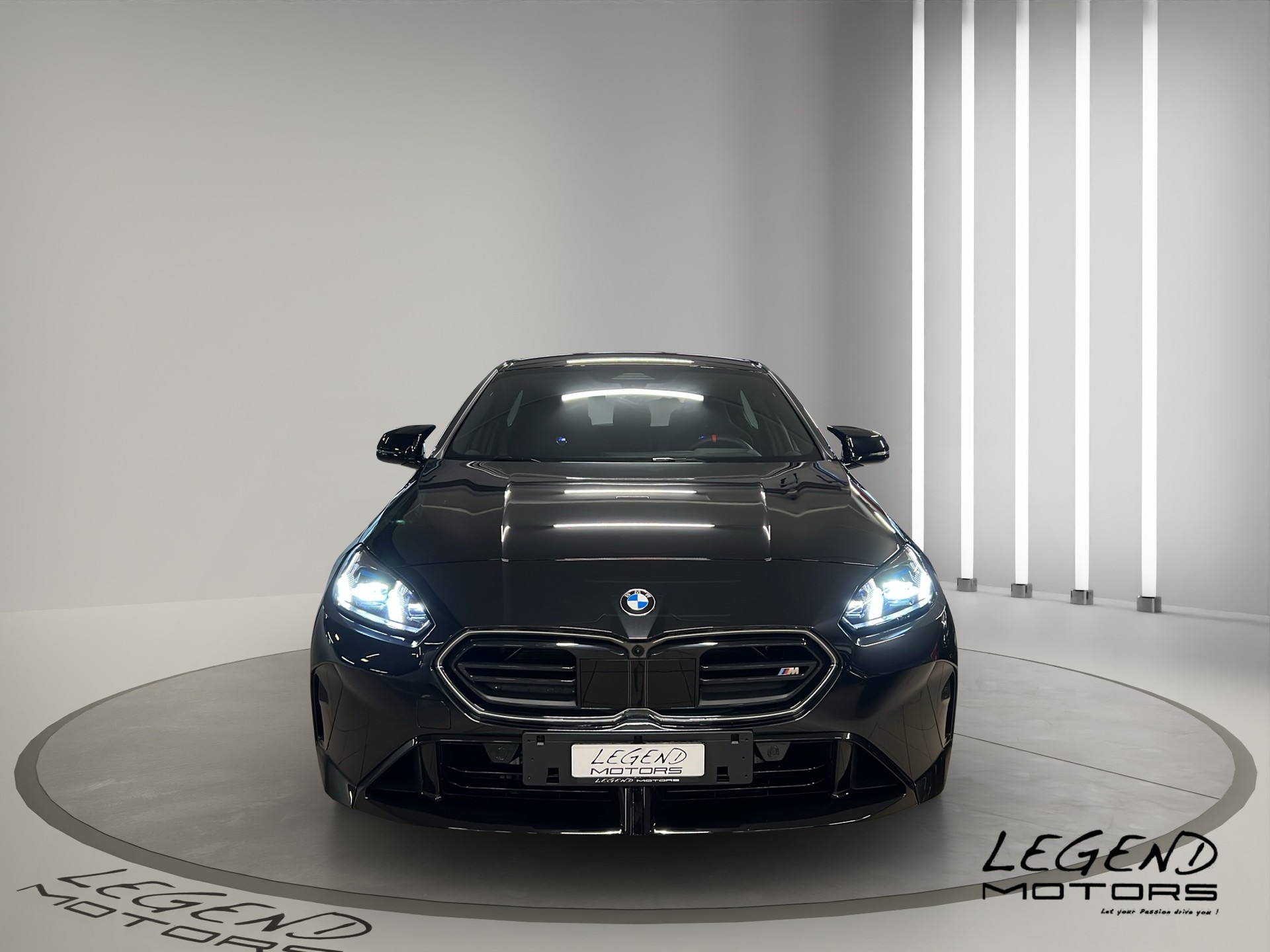 BMW M135 xDrive-showroom-element-1