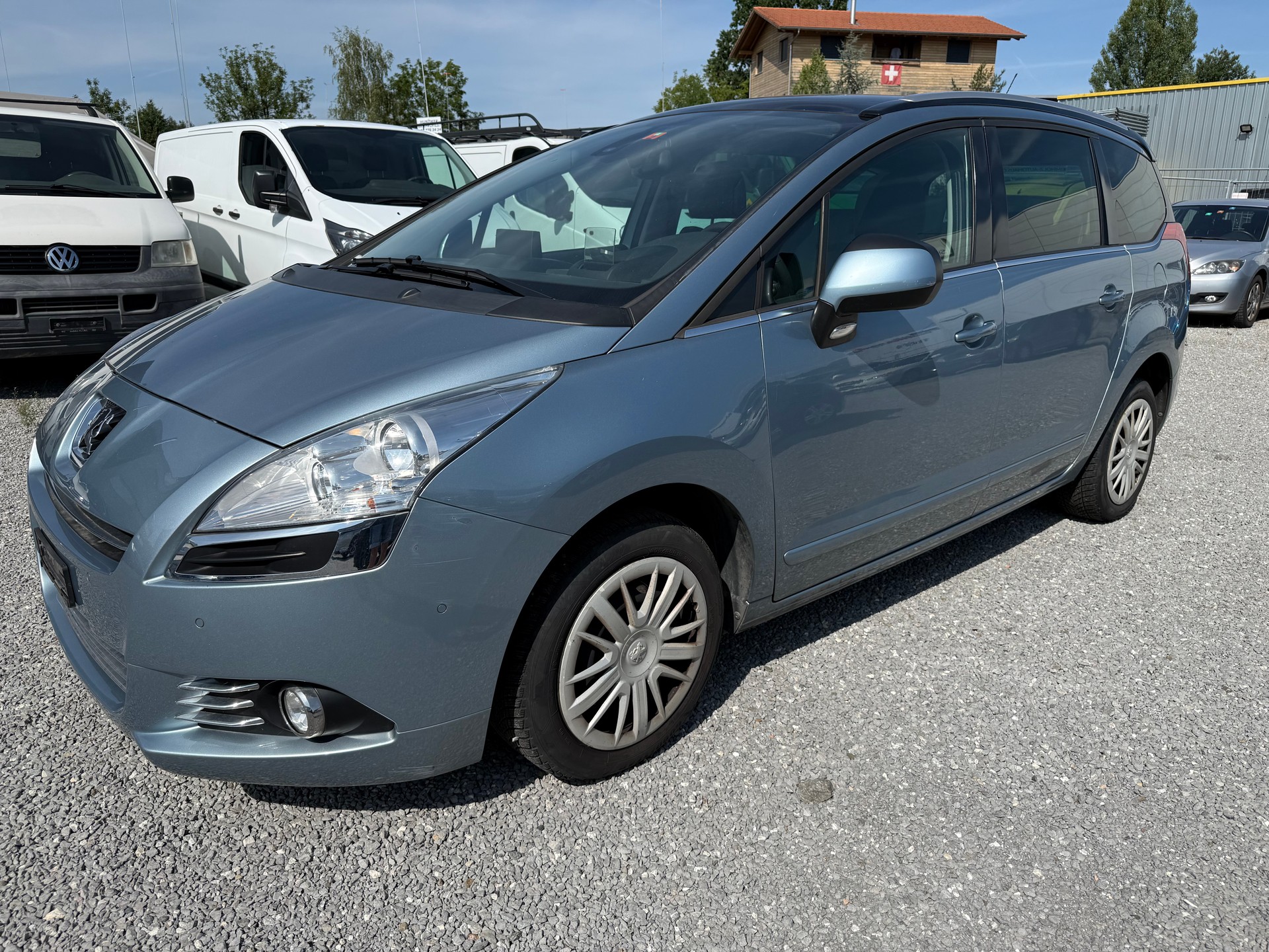PEUGEOT 5008 1.6 16V T Family-image-1