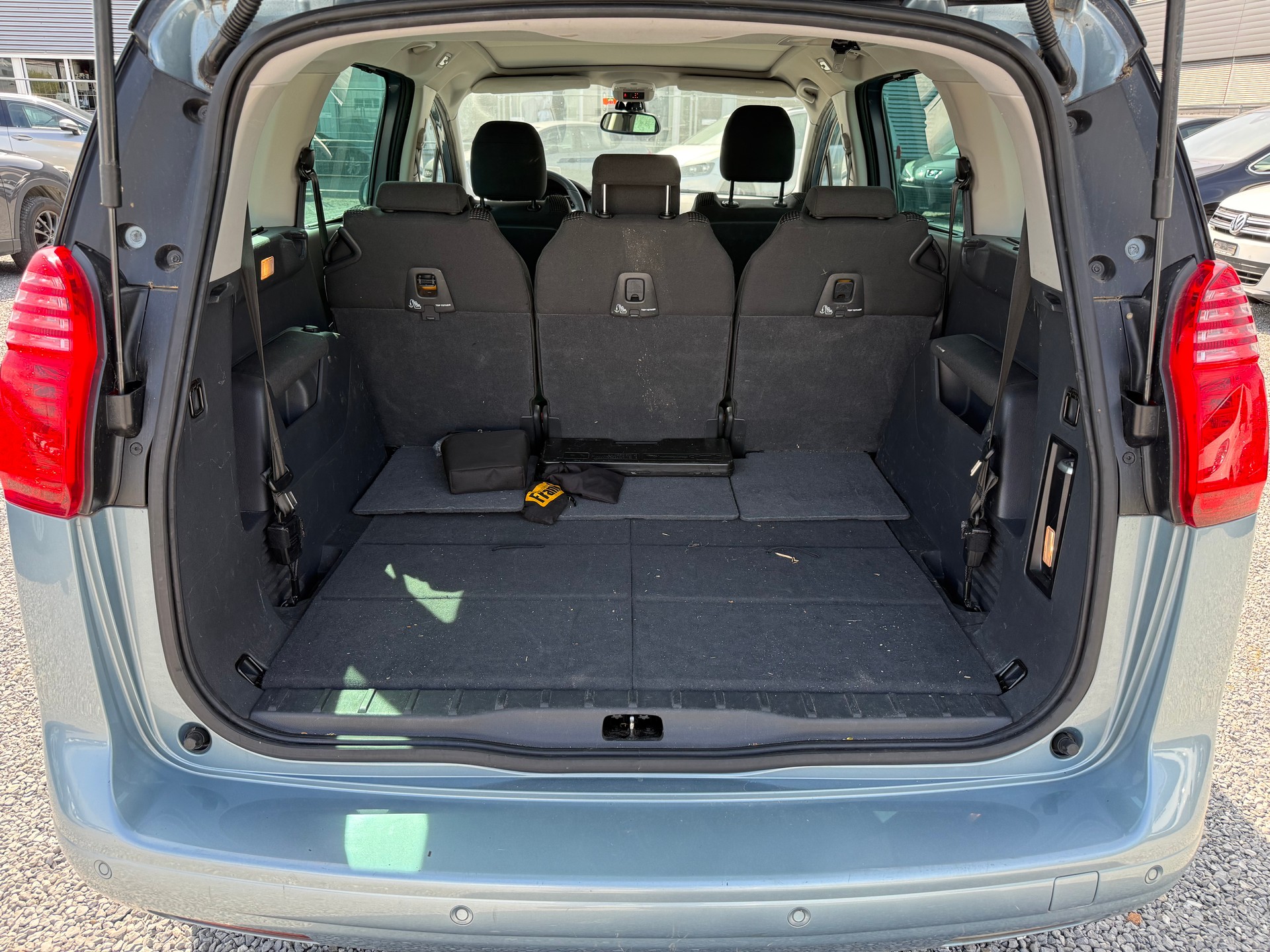 PEUGEOT 5008 1.6 16V T Family-image-10