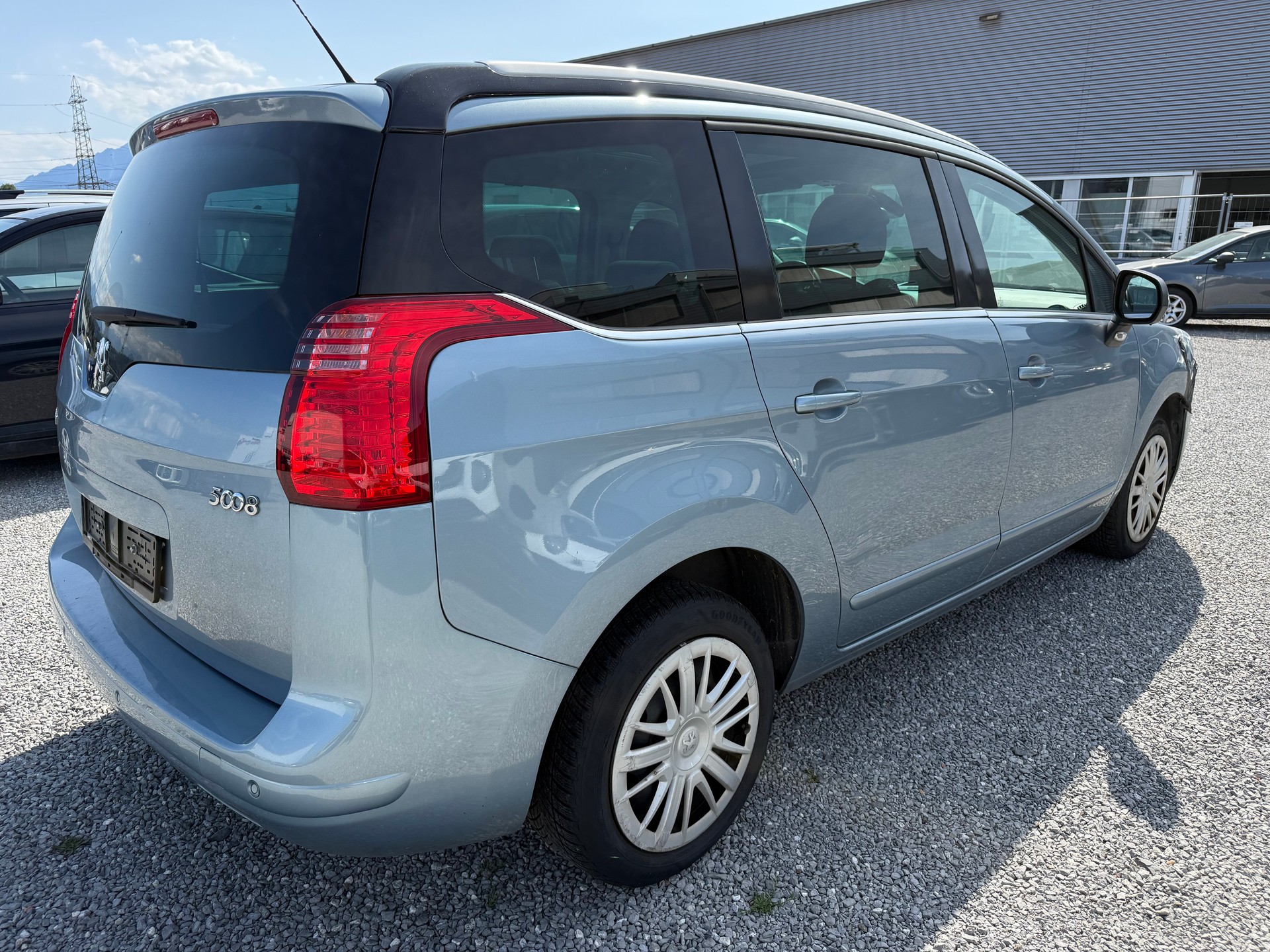 PEUGEOT 5008 1.6 16V T Family-image-4