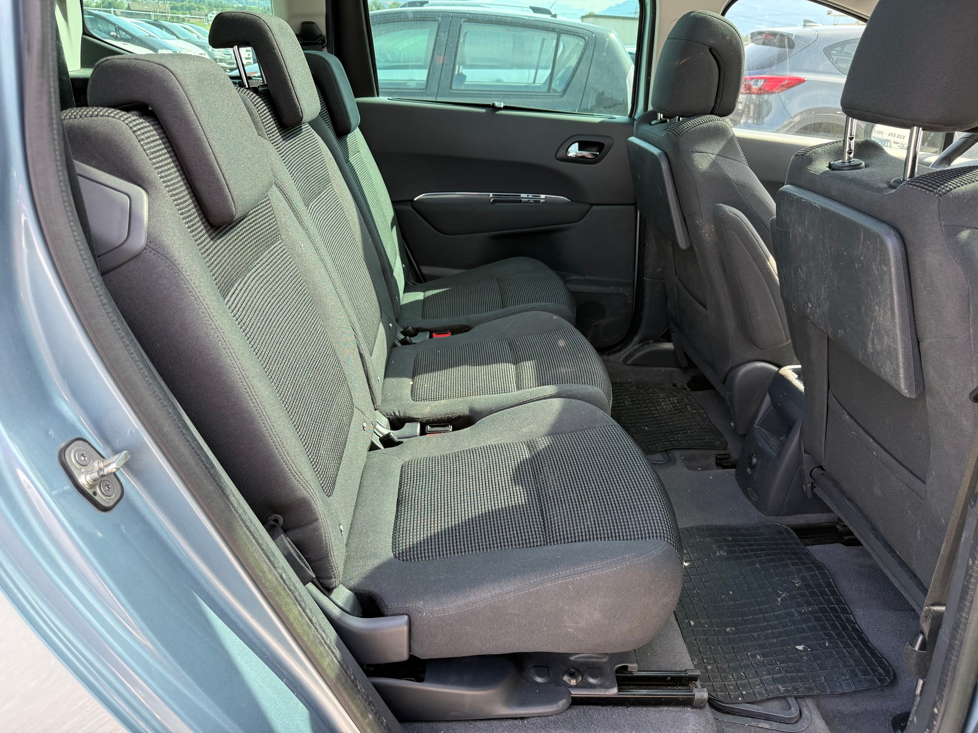 PEUGEOT 5008 1.6 16V T Family-image-7