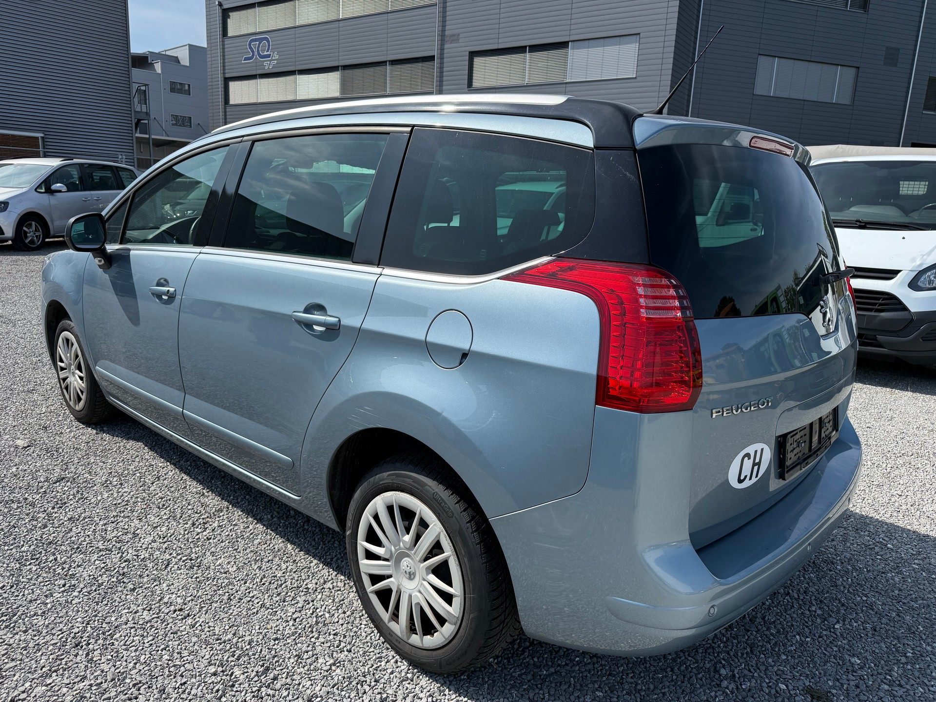 PEUGEOT 5008 1.6 16V T Family-image-2