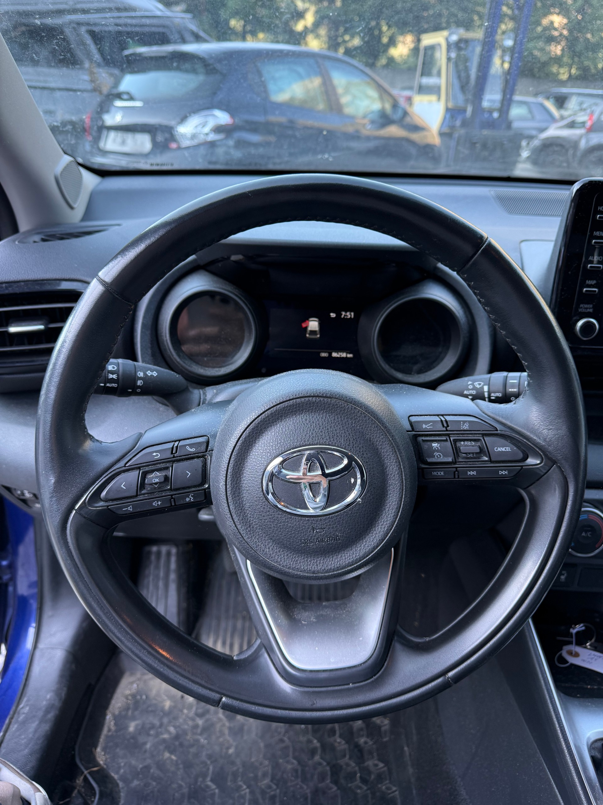 TOYOTA Yaris 1.5 Trend-image-11