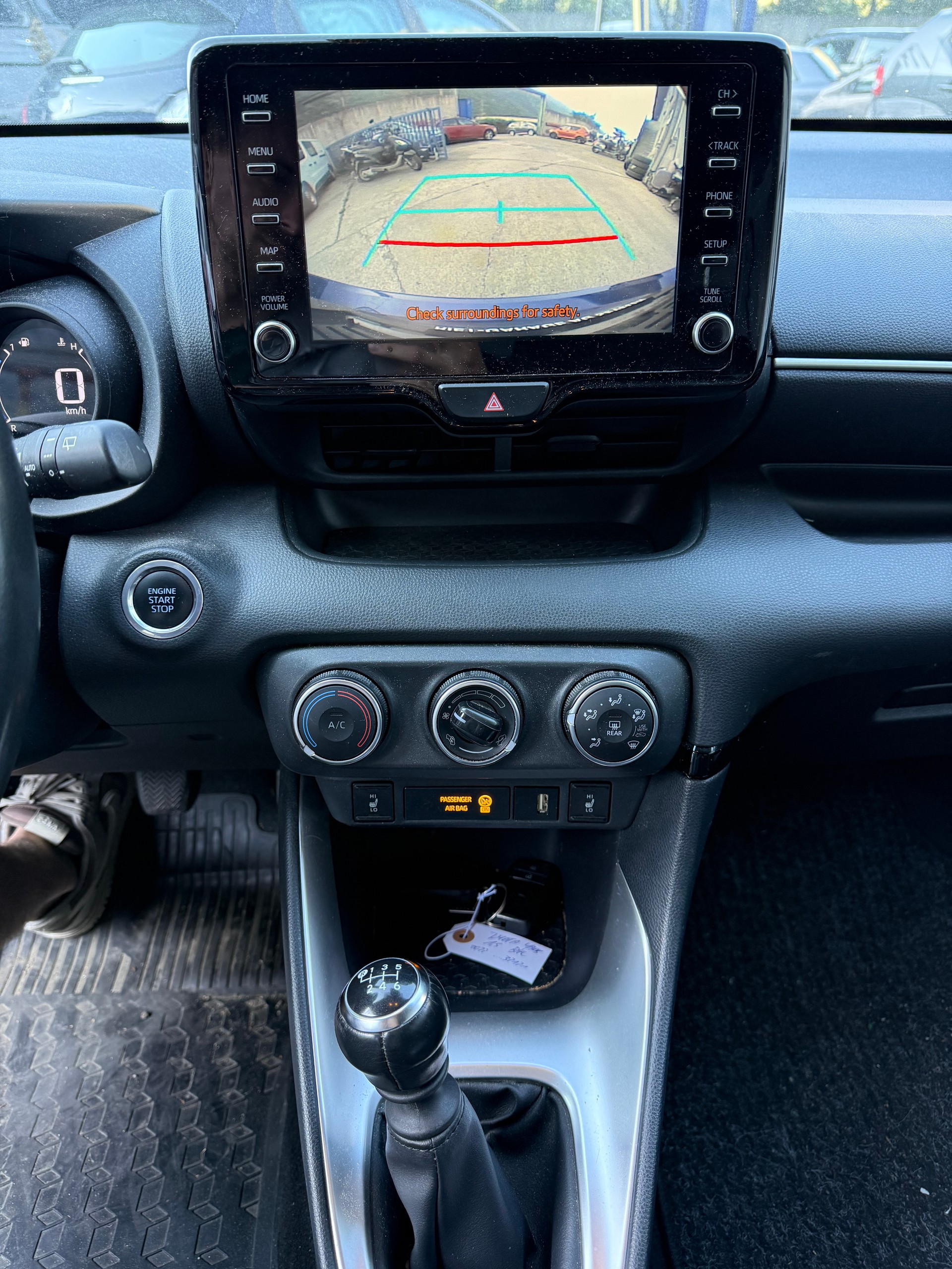TOYOTA Yaris 1.5 Trend-image-12