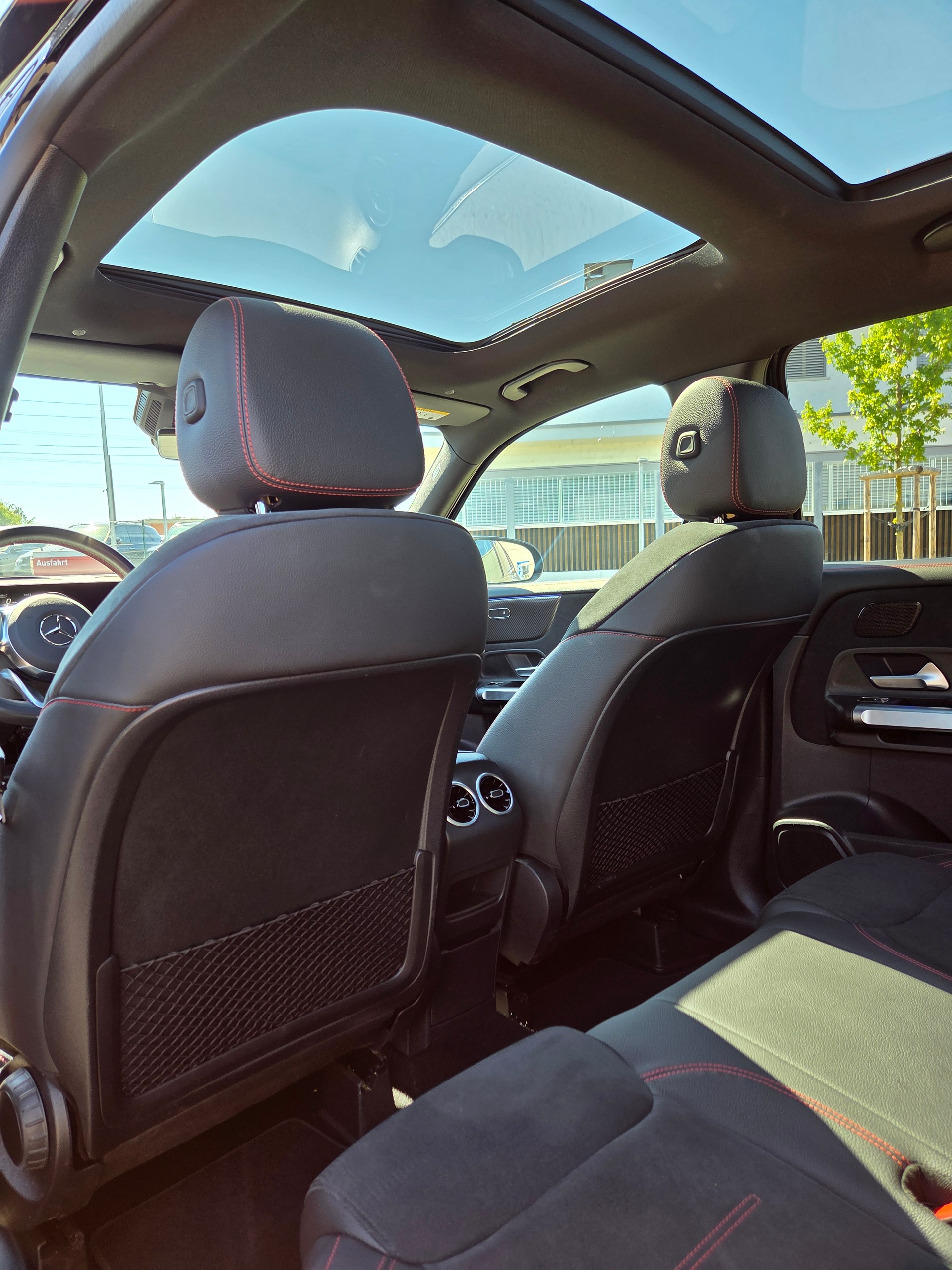 MERCEDES-BENZ GLB 250 4Matic AMG Line 8G-Tronic-image-8