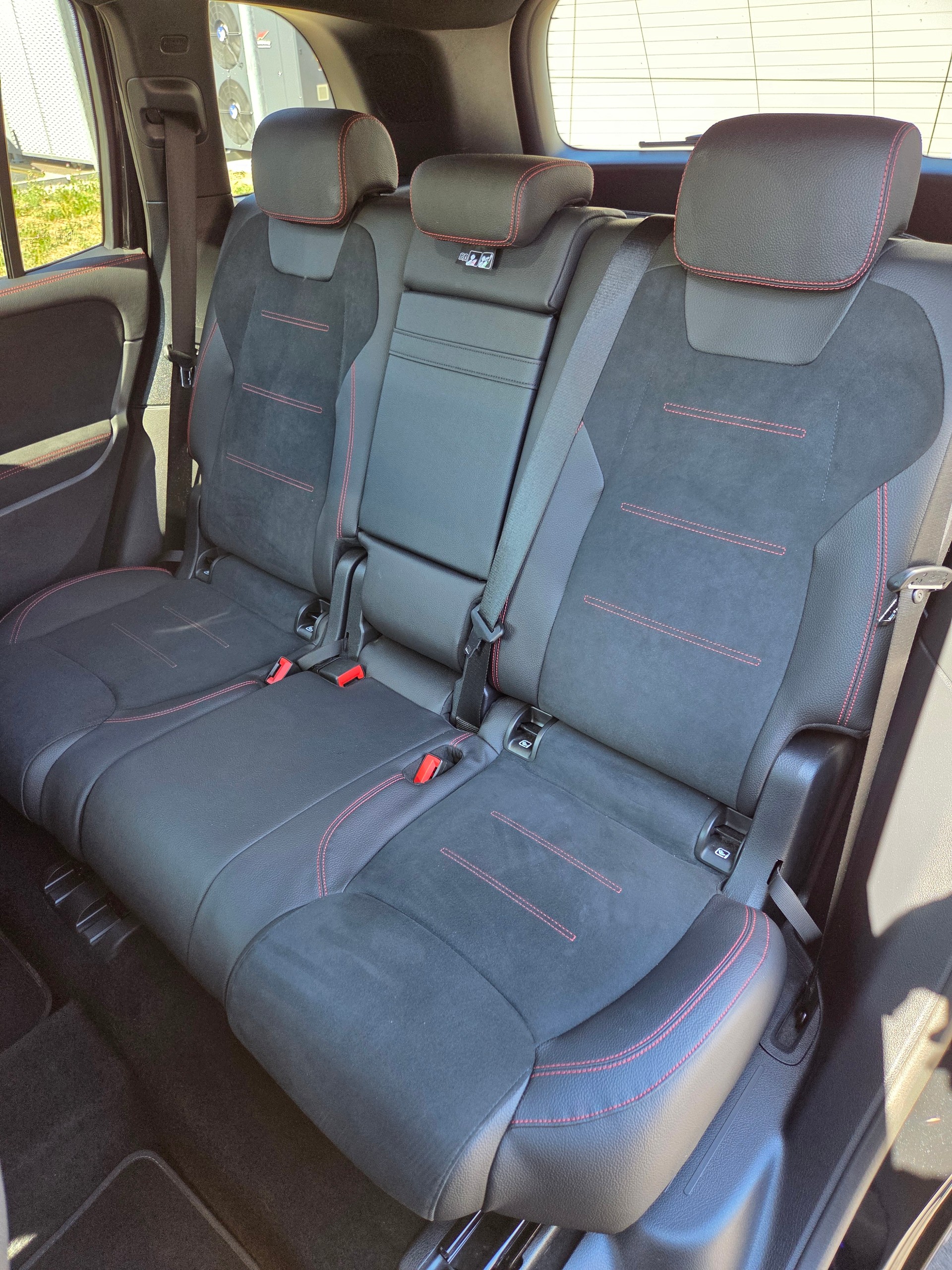 MERCEDES-BENZ GLB 250 4Matic AMG Line 8G-Tronic-image-9