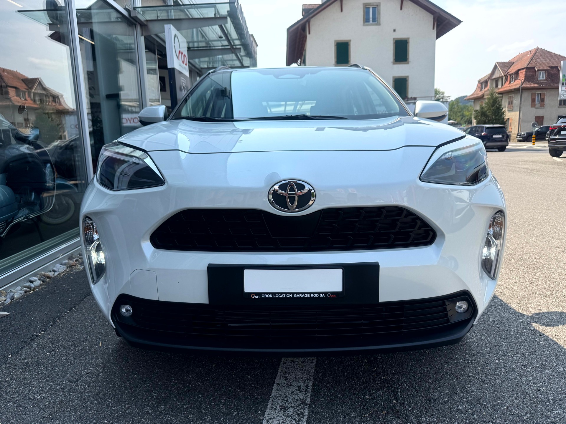 TOYOTA Yaris Cross 1.5 Comfort AWDi e-CVT-image-2
