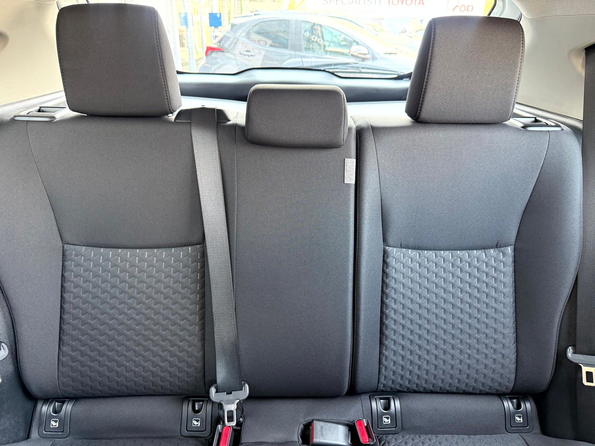TOYOTA Yaris Cross 1.5 Comfort AWDi e-CVT-image-14