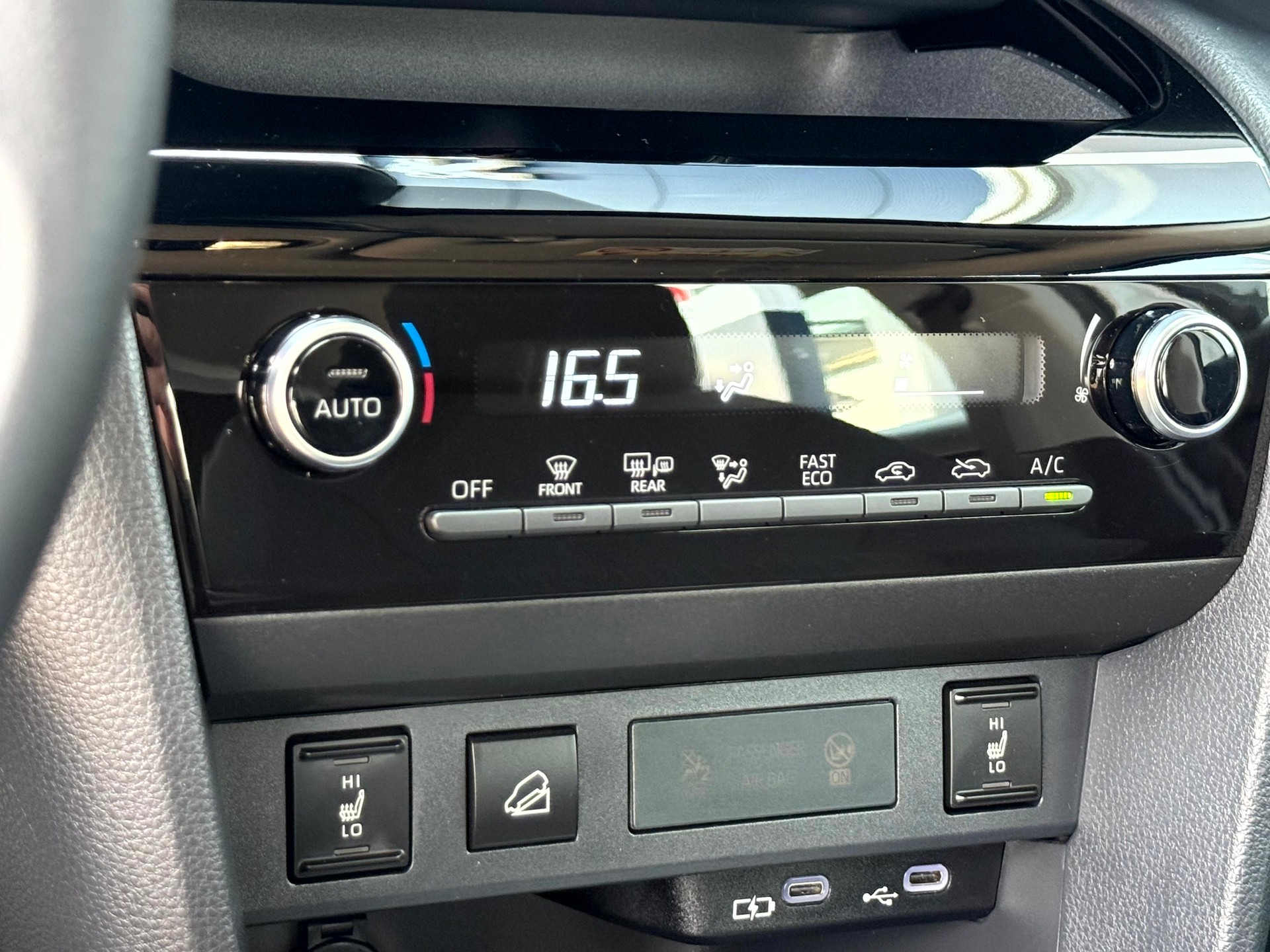 TOYOTA Yaris Cross 1.5 Comfort AWDi e-CVT-image-19