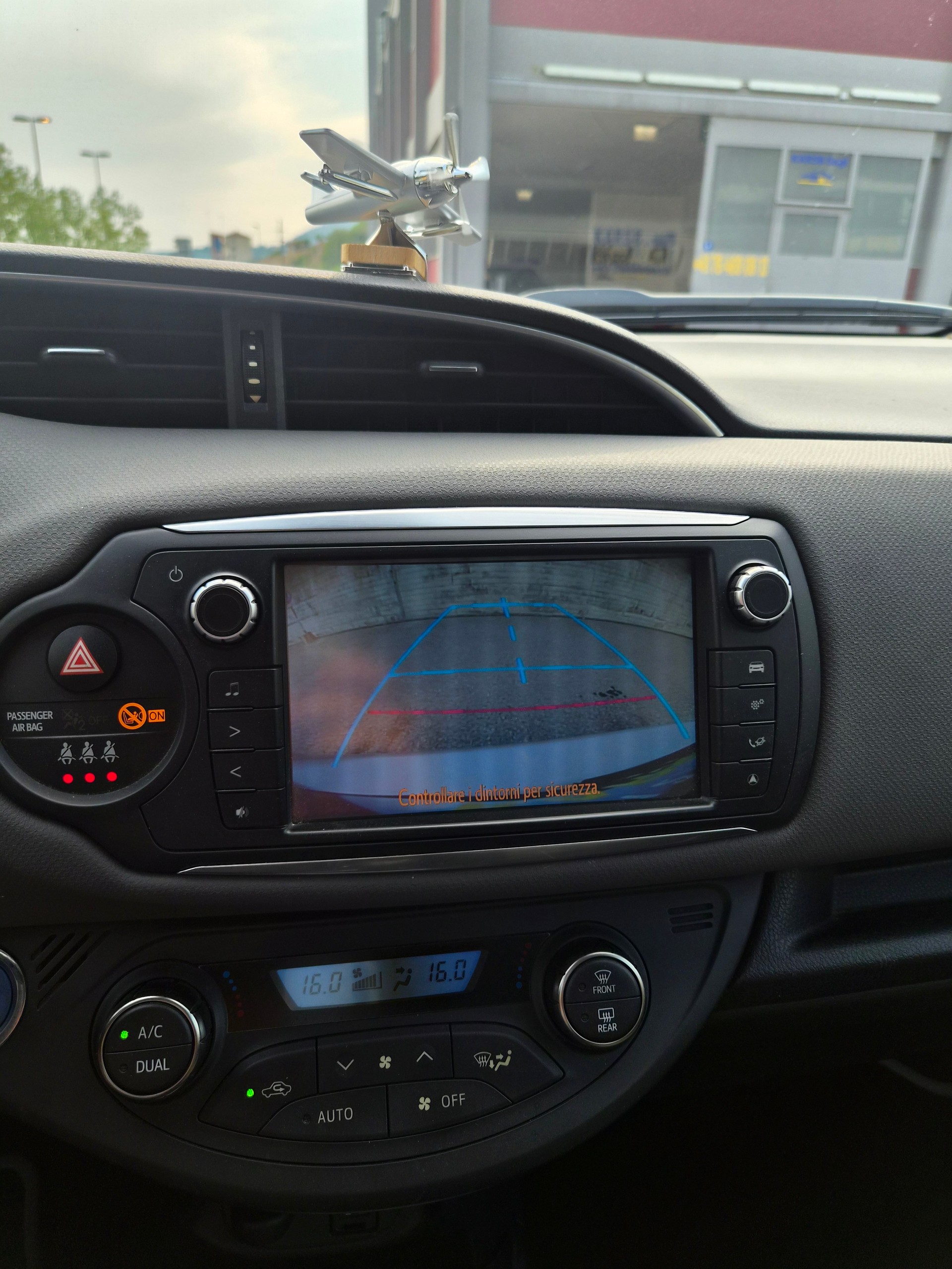 TOYOTA Yaris 1.5 VVT-i Hybrid Trend e-CVT-image-6