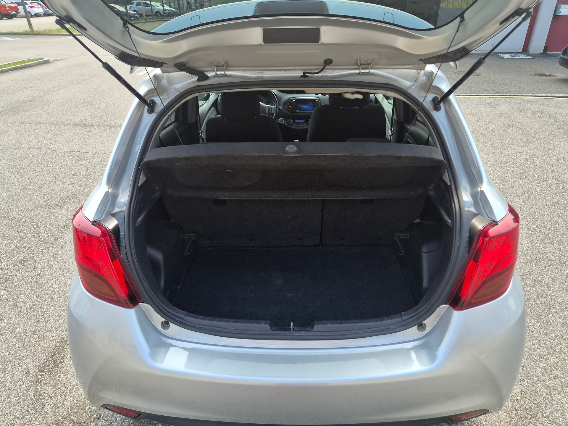 TOYOTA Yaris 1.5 VVT-i Hybrid Trend e-CVT-image-4