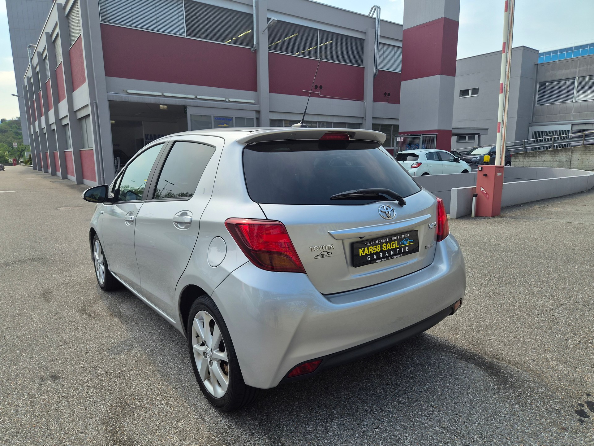TOYOTA Yaris 1.5 VVT-i Hybrid Trend e-CVT-image-2