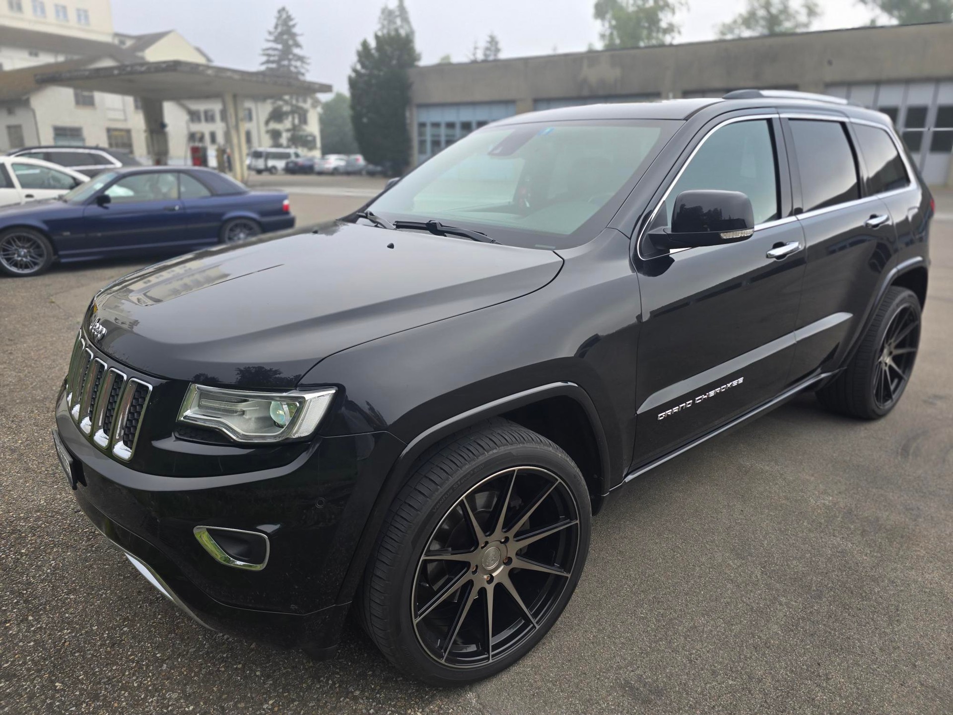 JEEP Grand Cherokee Overland-image-5