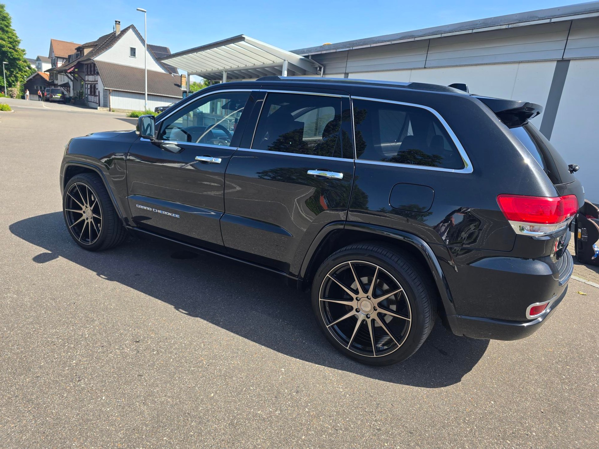 JEEP Grand Cherokee Overland-image-1