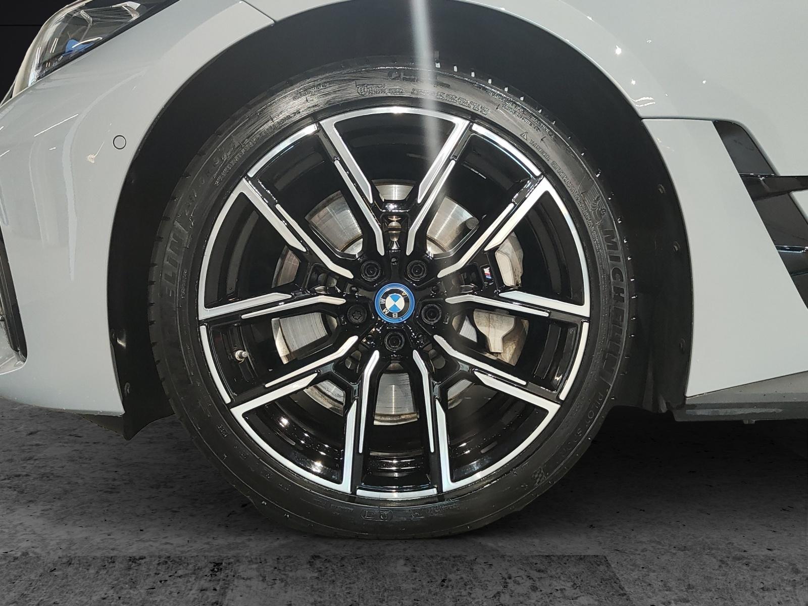 BMW i4 eDrive40-image-8