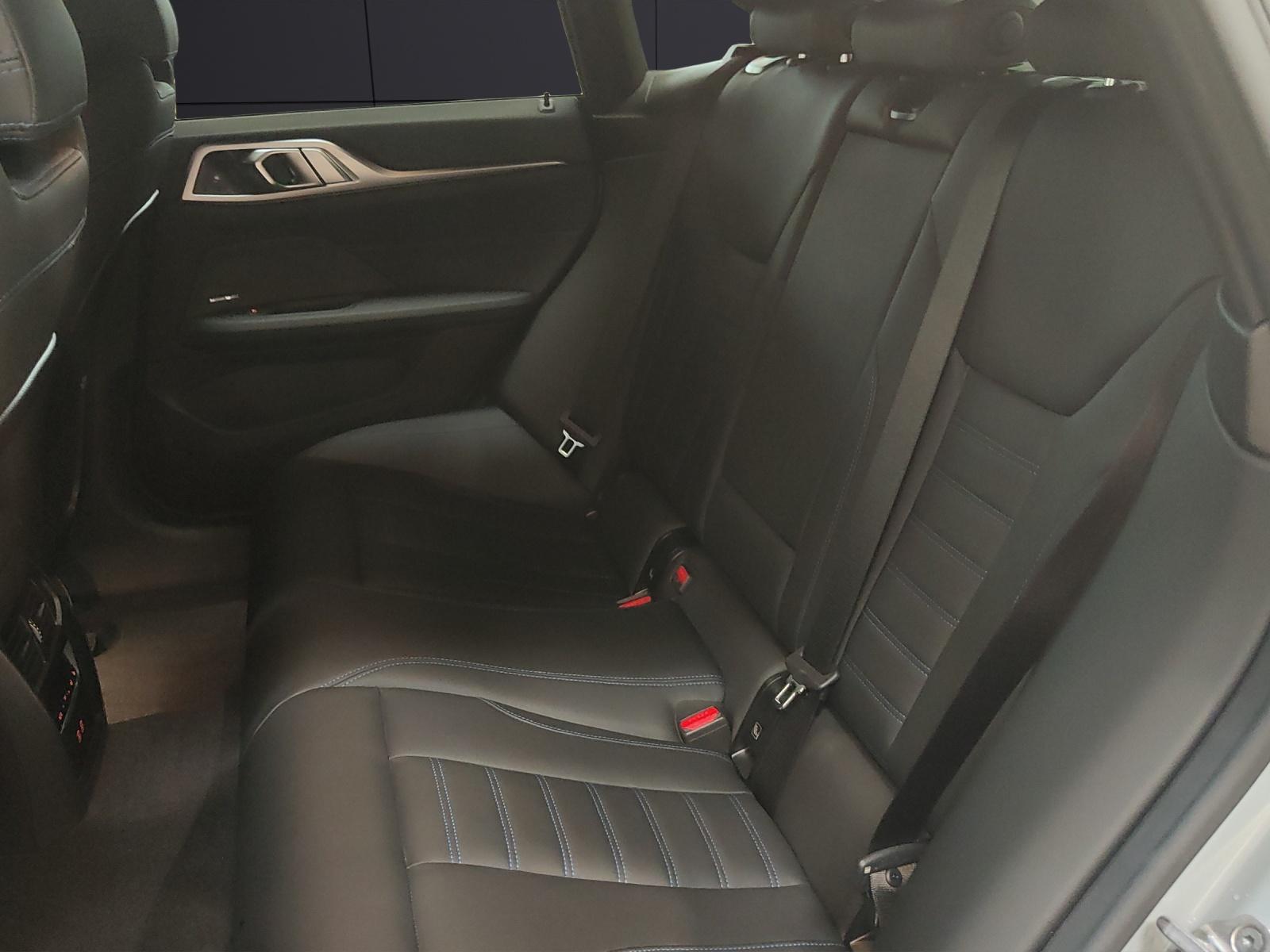 BMW i4 eDrive40-image-16