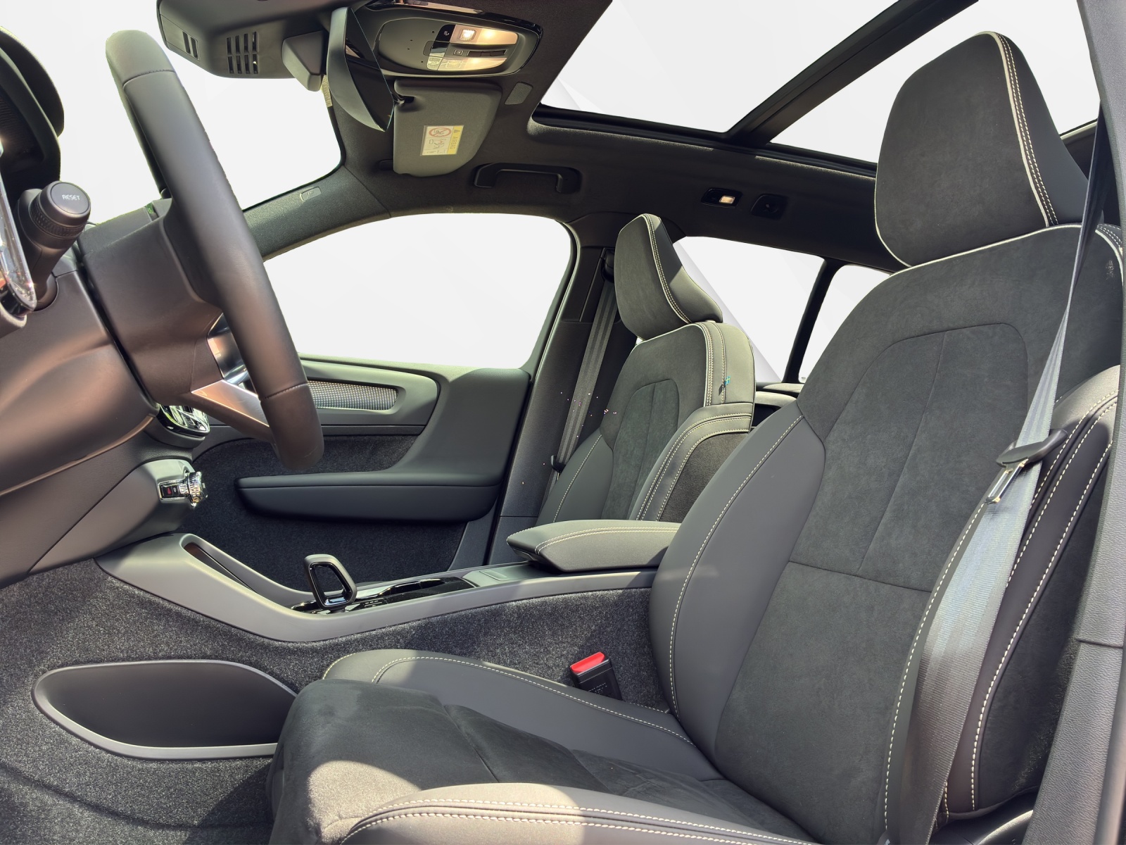 VOLVO EX40 Twin XCENTRIC Edition AWD-image-9