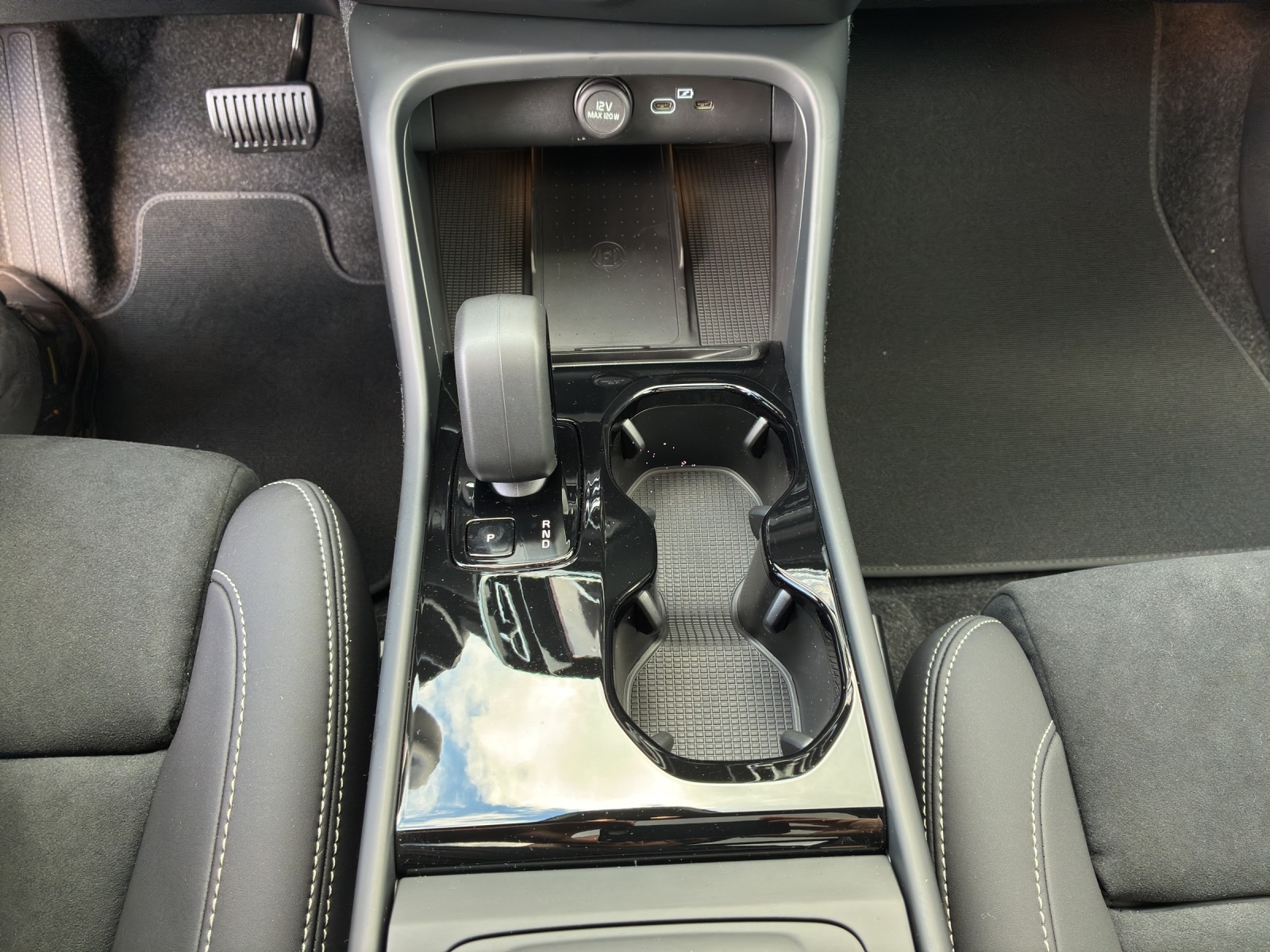 VOLVO EX40 Twin XCENTRIC Edition AWD-image-17