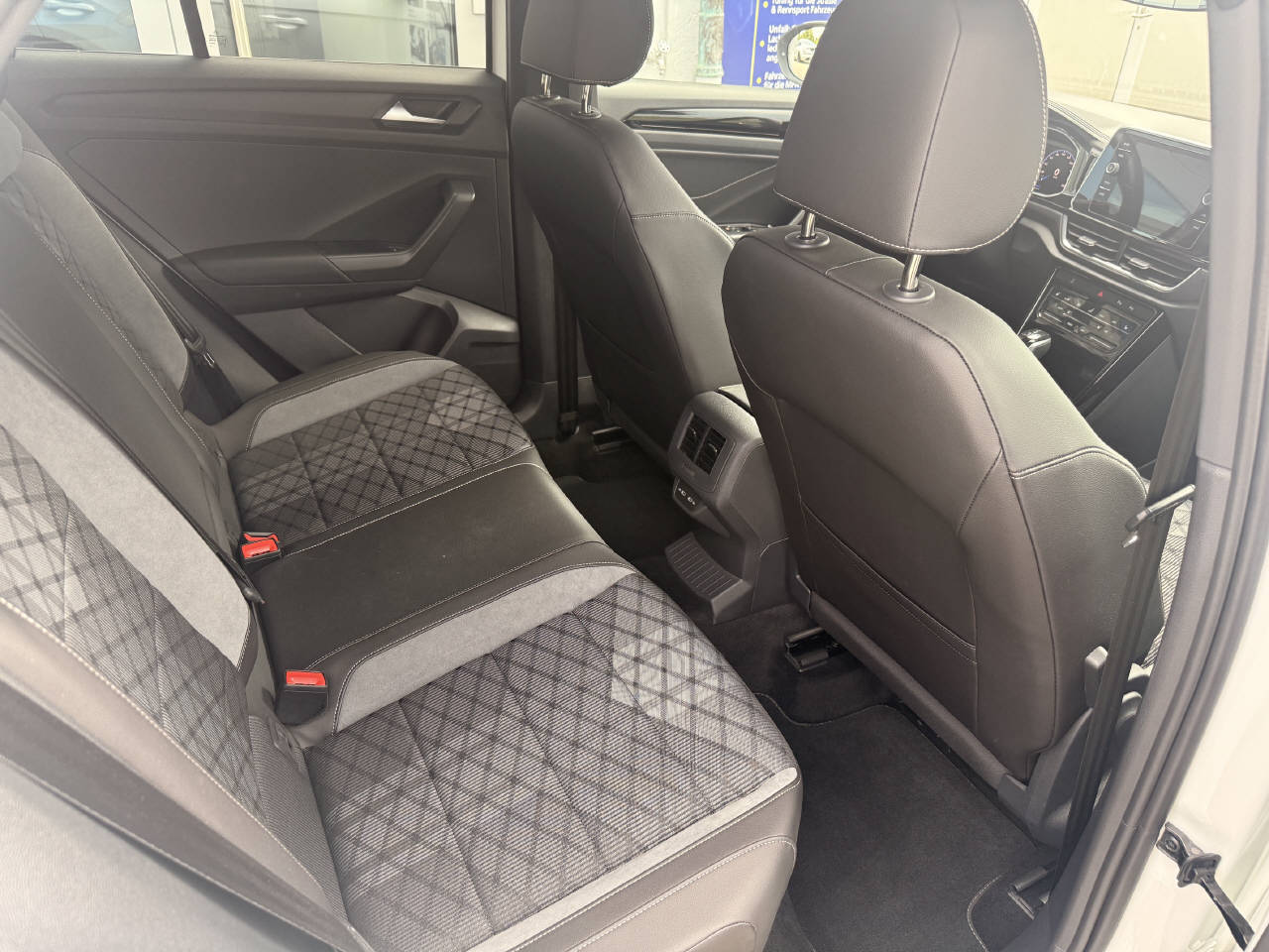 VW T-Roc 2.0 TSI R-Line DSG 4motion-image-10