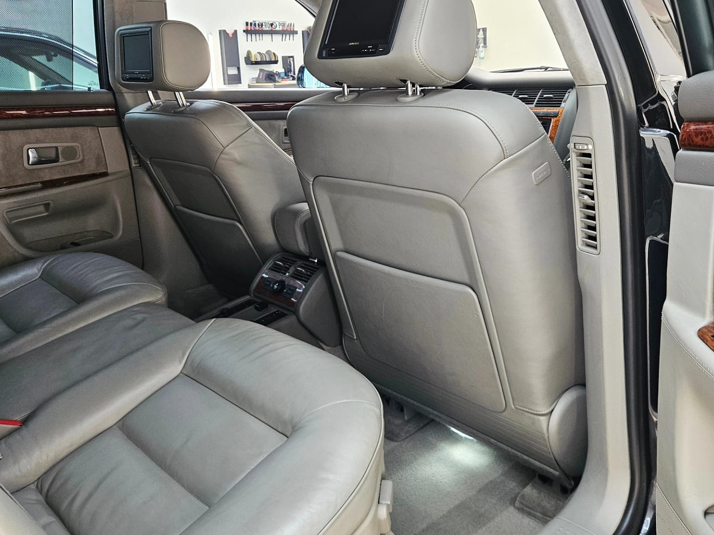 AUDI A8-image-4