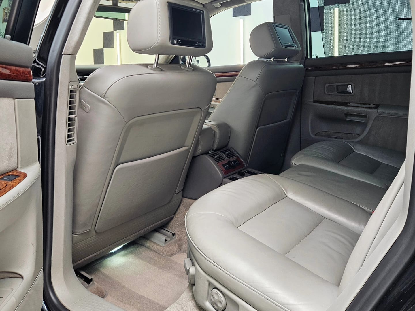 AUDI A8-image-5