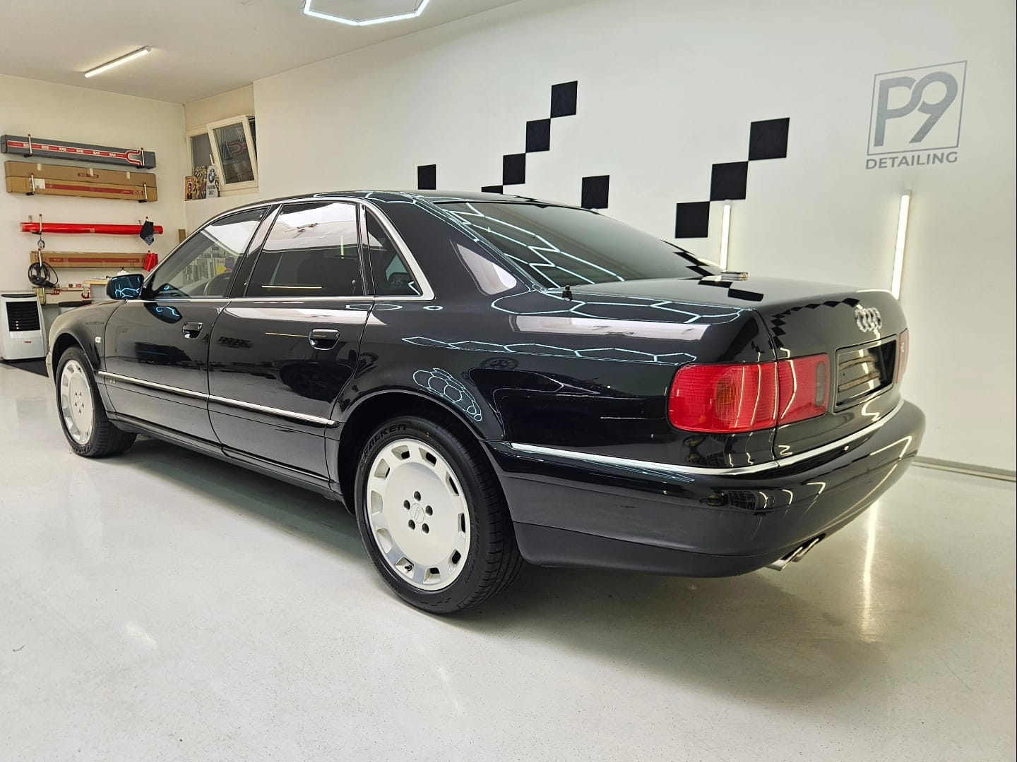 AUDI A8-image-1