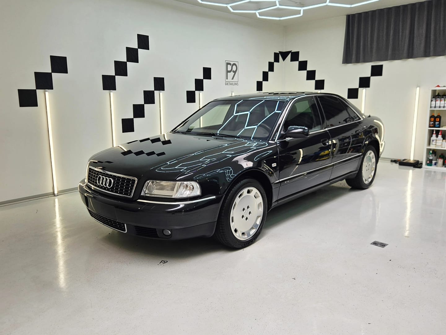 AUDI A8-image-0