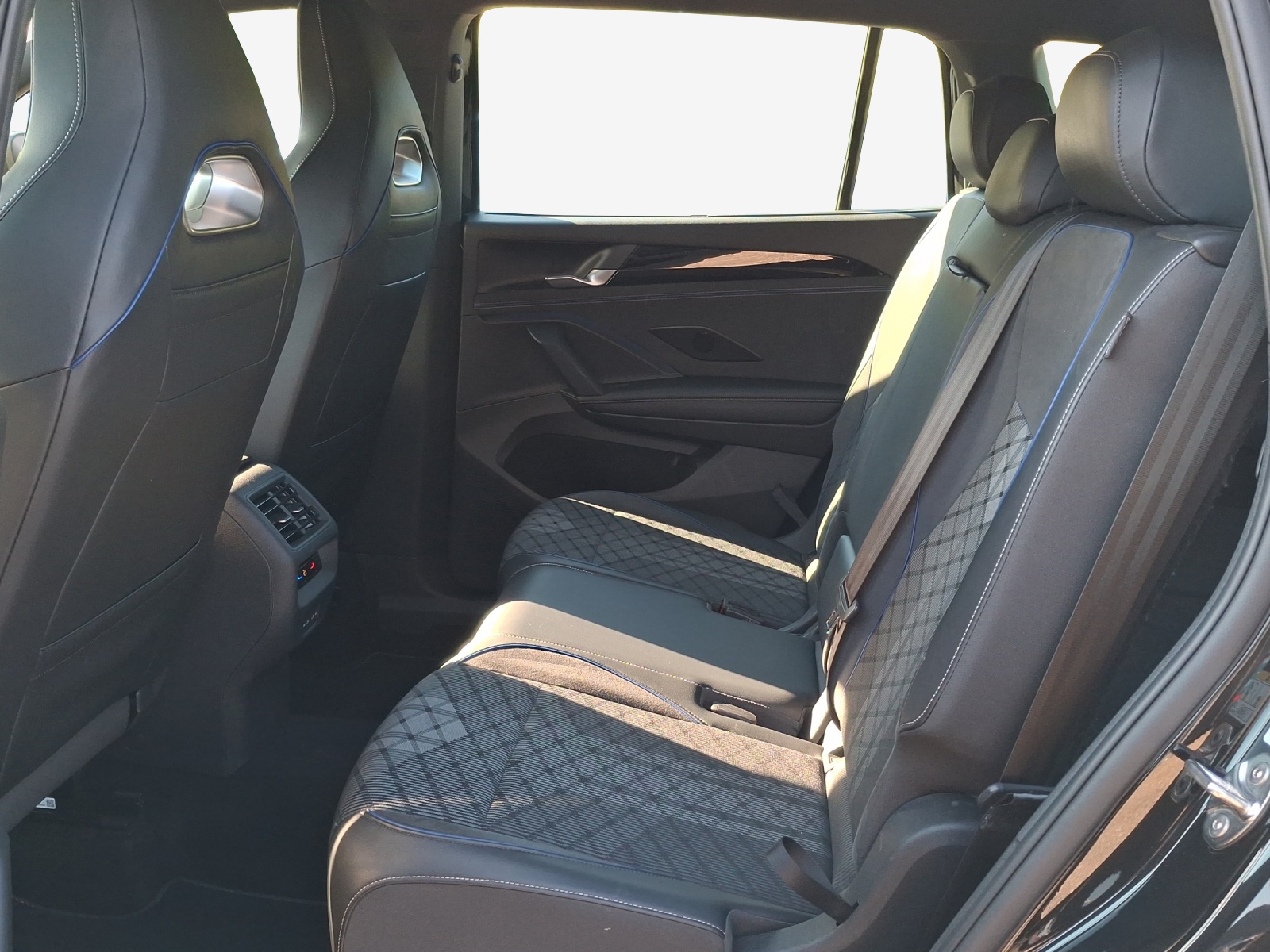 VW Tayron 2.0 TSI R-Line DSG 4Motion-image-11