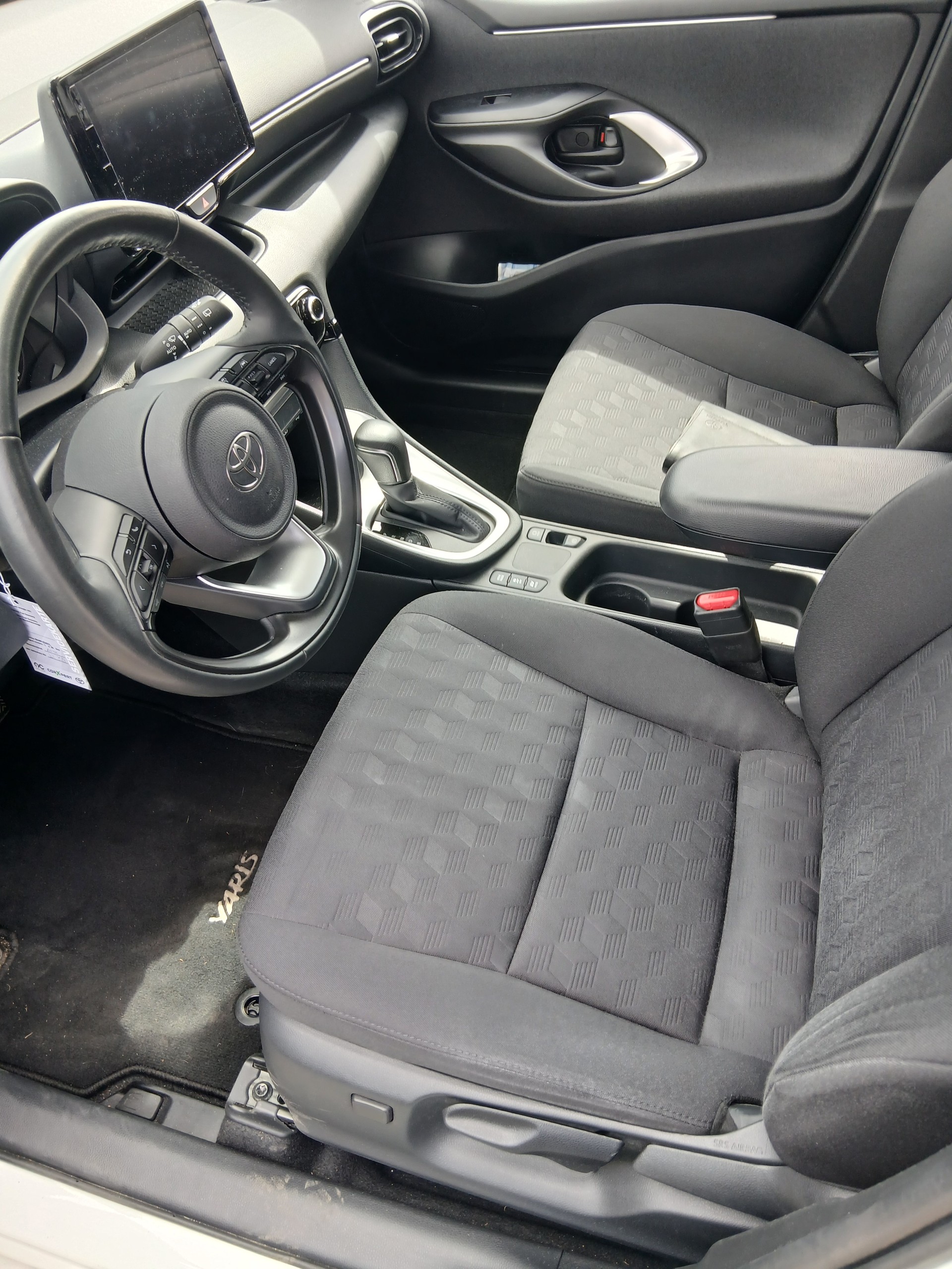 TOYOTA Yaris 1.5 Premium e-CVT-image-8