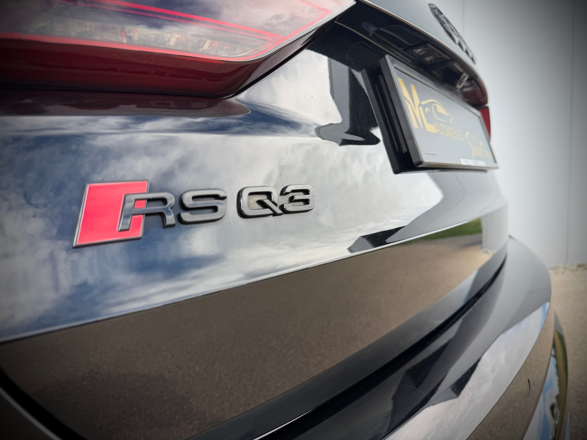 AUDI RS Q3 2.5 TFSI Black Edition quattro S tronic-image-3