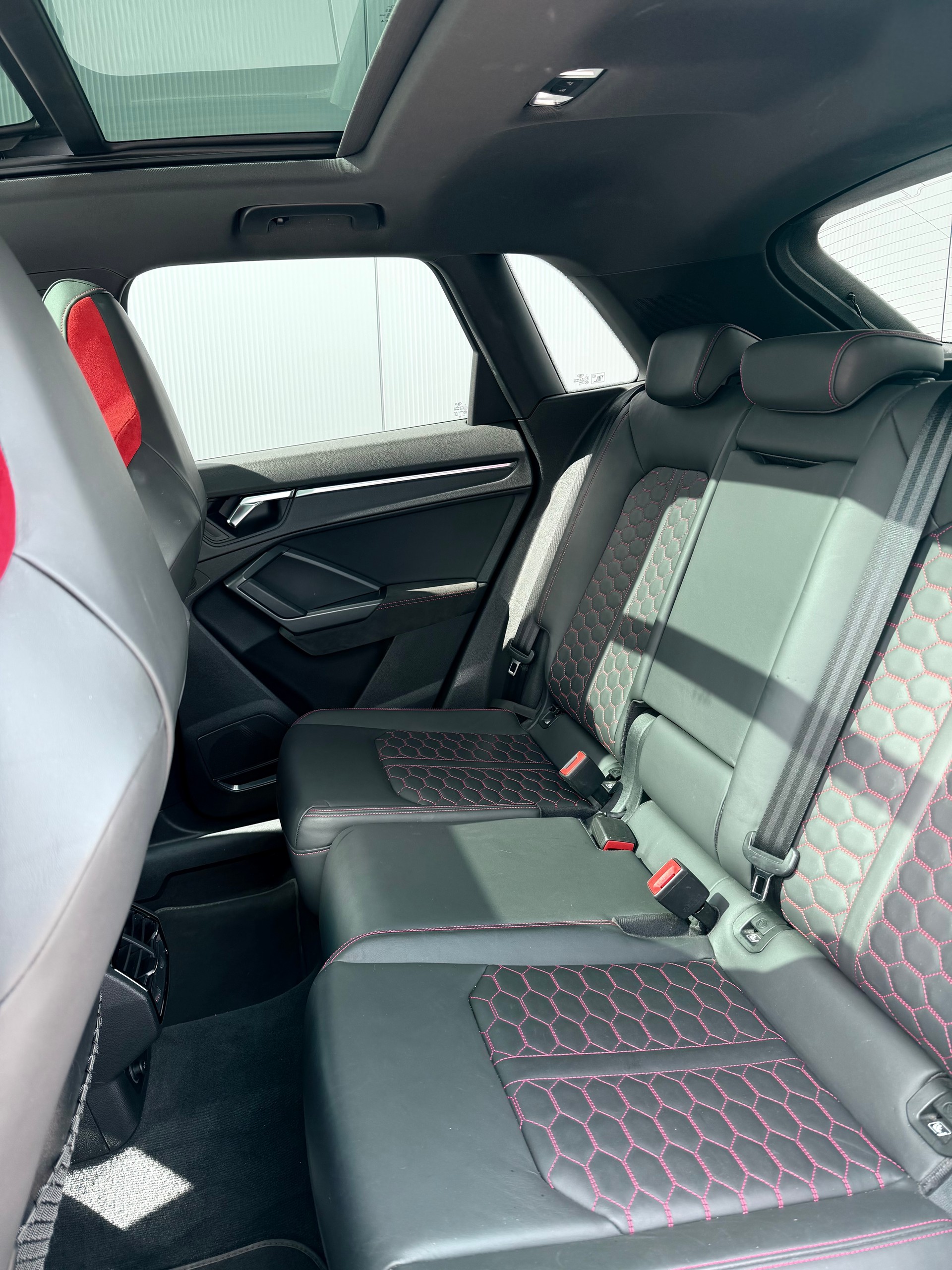 AUDI RS Q3 2.5 TFSI Black Edition quattro S tronic-image-5