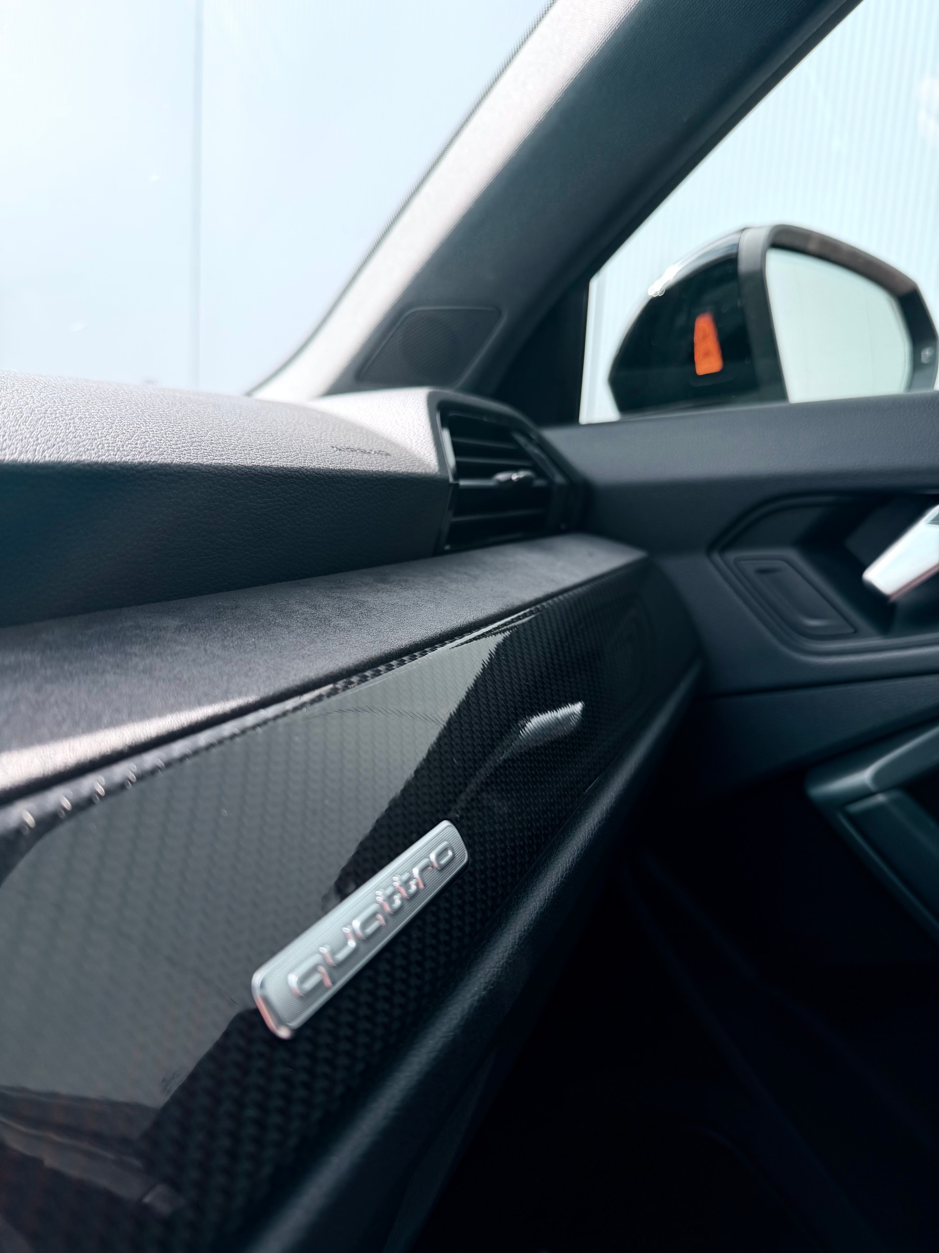 AUDI RS Q3 2.5 TFSI Black Edition quattro S tronic-image-8