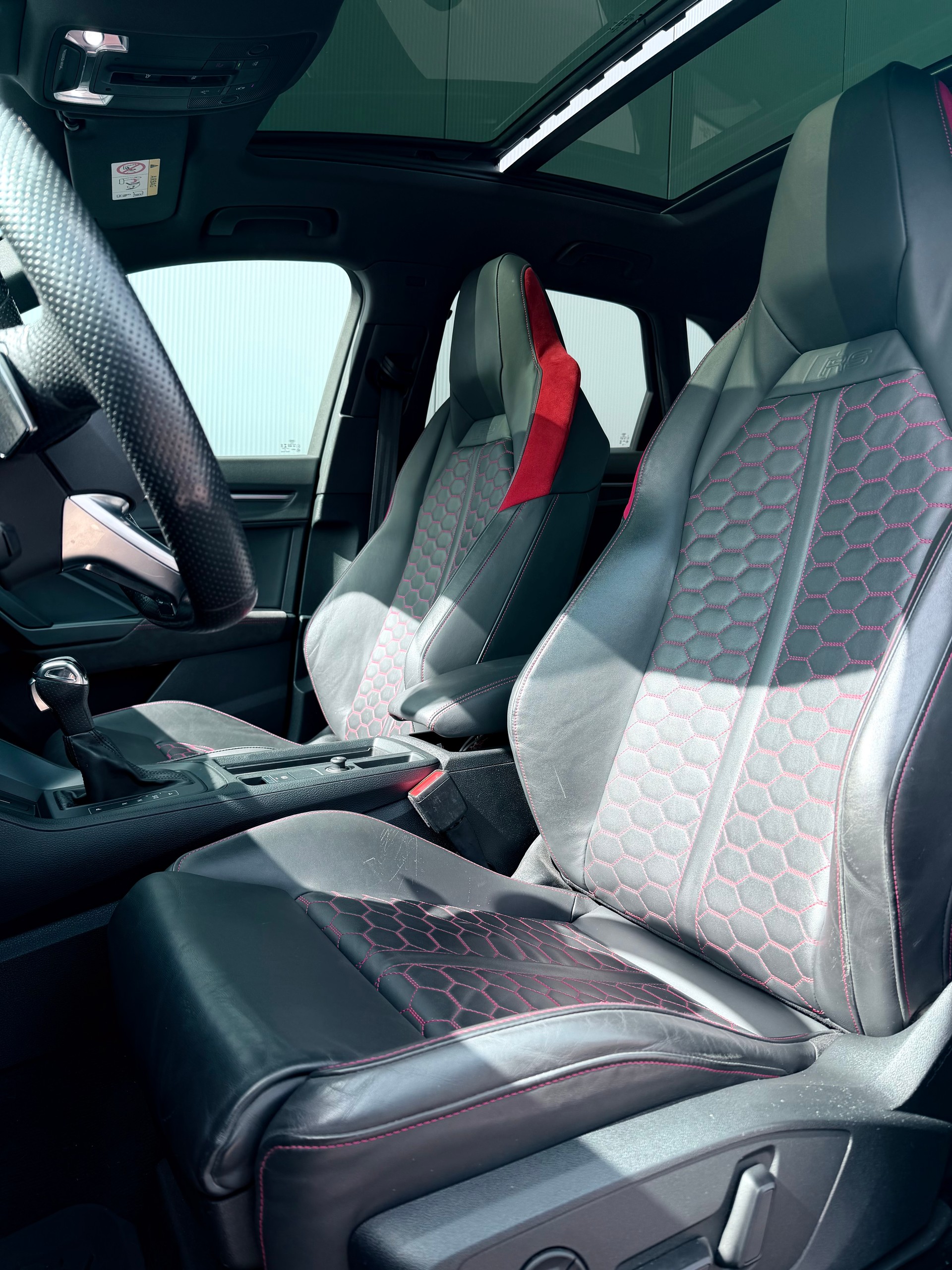 AUDI RS Q3 2.5 TFSI Black Edition quattro S tronic-image-4