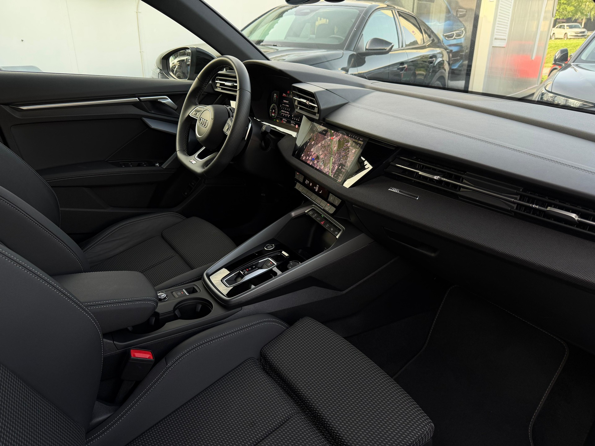 AUDI A3 Sportback S-LINE 40 TFSI e S-tronic-image-16
