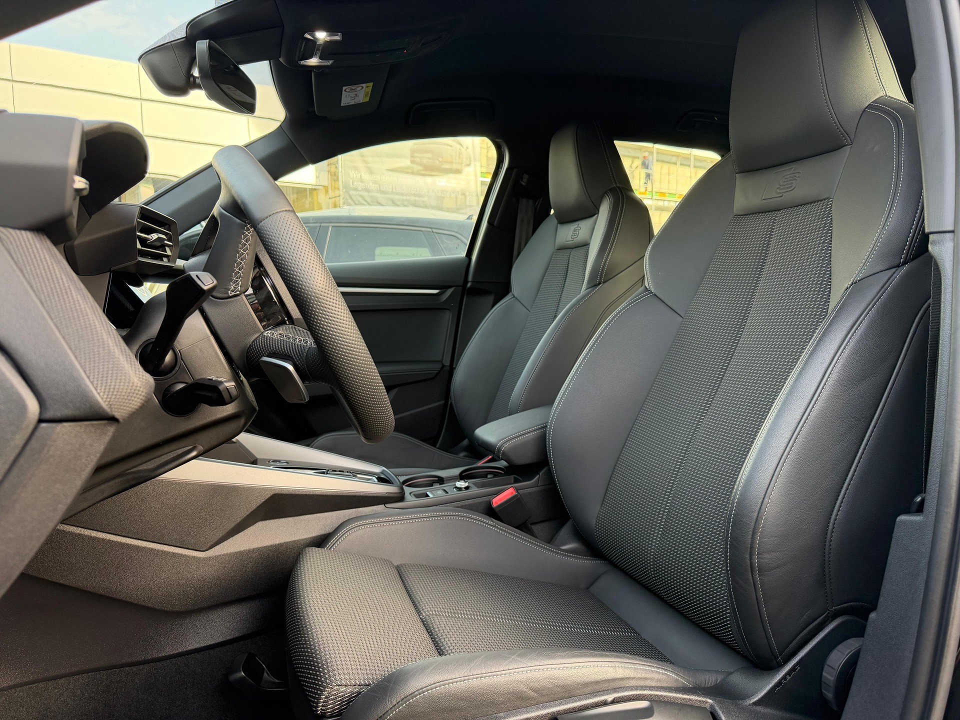 AUDI A3 Sportback S-LINE 40 TFSI e S-tronic-image-15