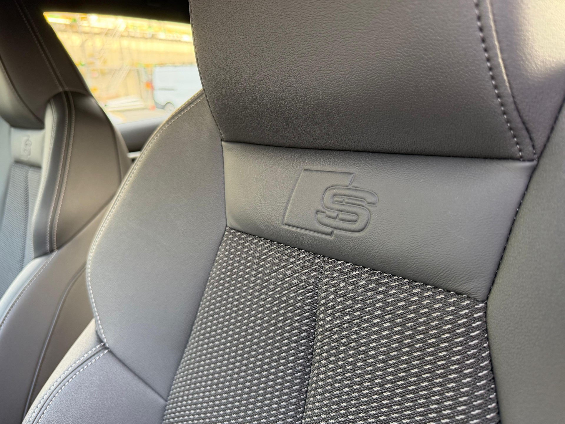 AUDI A3 Sportback S-LINE 40 TFSI e S-tronic-image-17