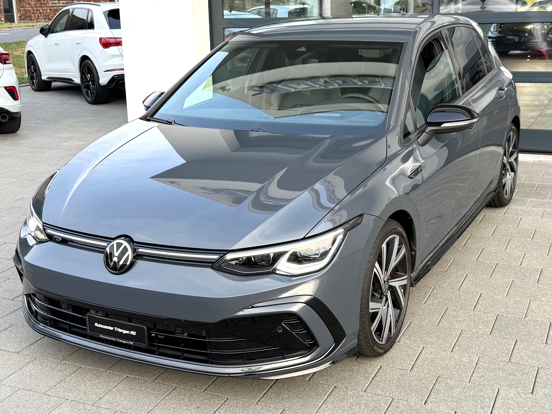 VW Golf 1.5 eTSI mHEV ACT R-Line 75 Edition DSG-image-2