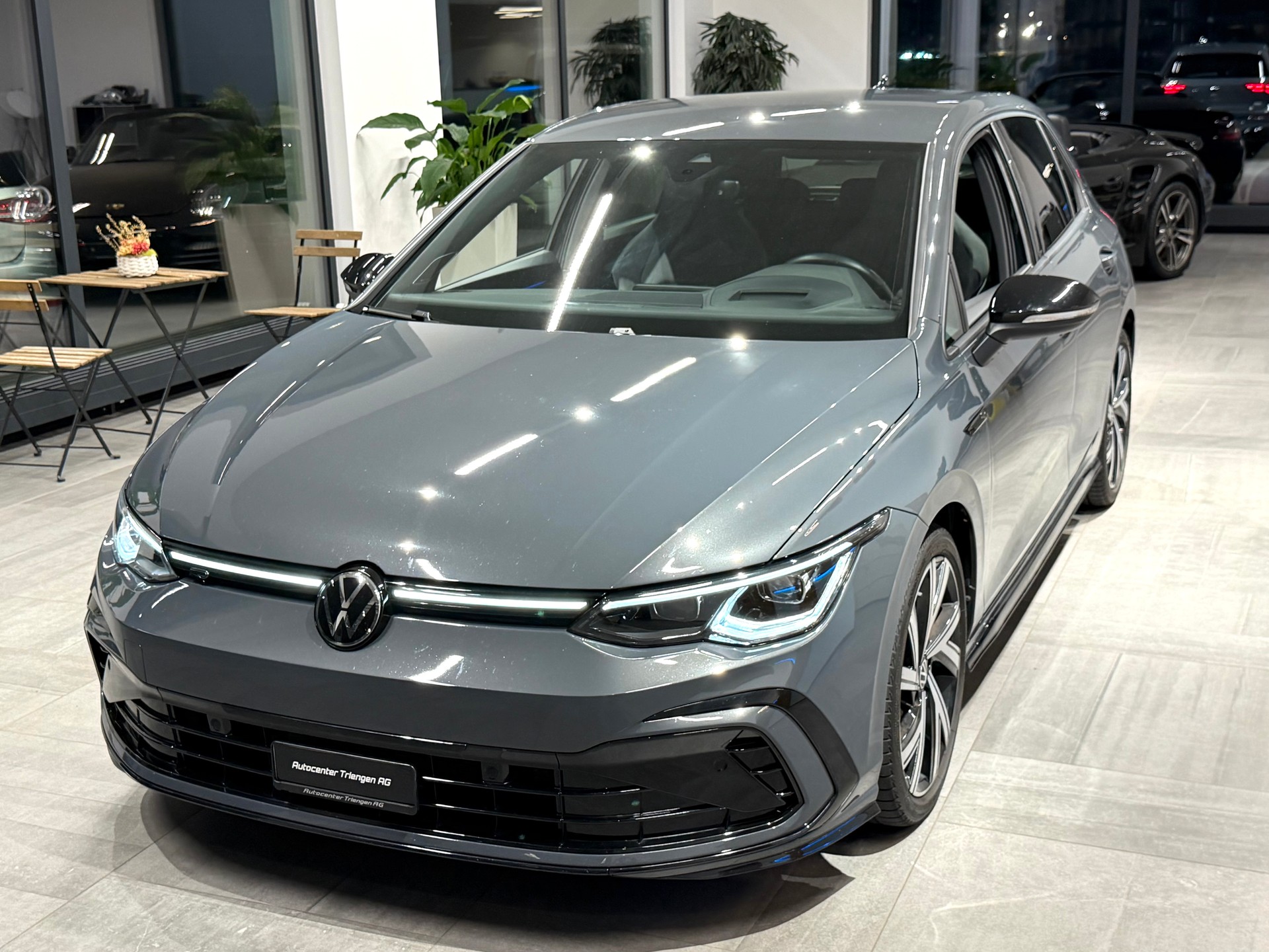 VW Golf 1.5 eTSI mHEV ACT R-Line 75 Edition DSG-image-8