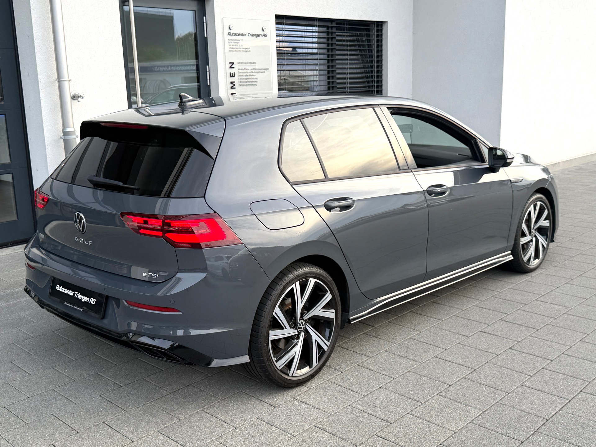 VW Golf 1.5 eTSI mHEV ACT R-Line 75 Edition DSG-image-10