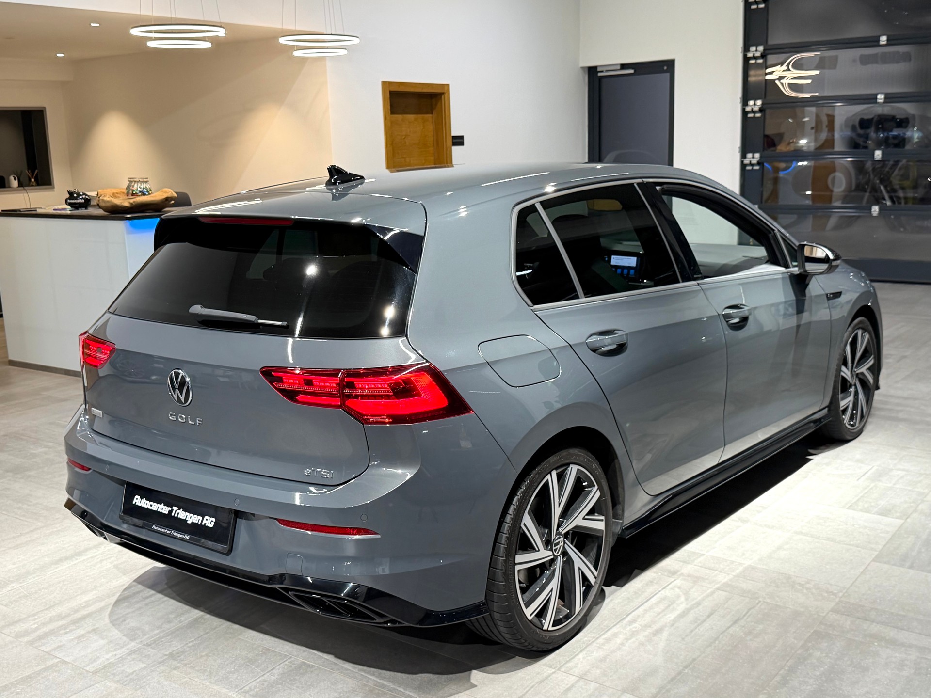 VW Golf 1.5 eTSI mHEV ACT R-Line 75 Edition DSG-image-7