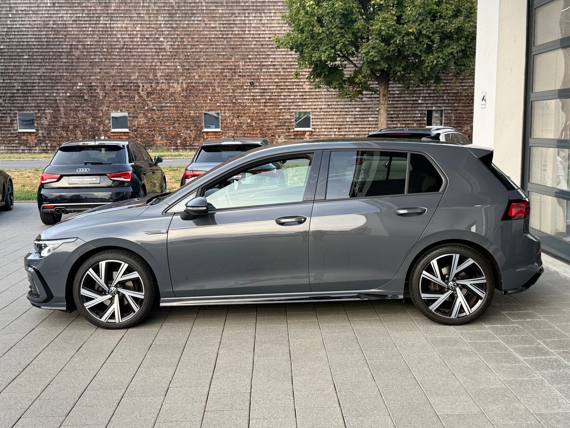 VW Golf 1.5 eTSI mHEV ACT R-Line 75 Edition DSG-image-11