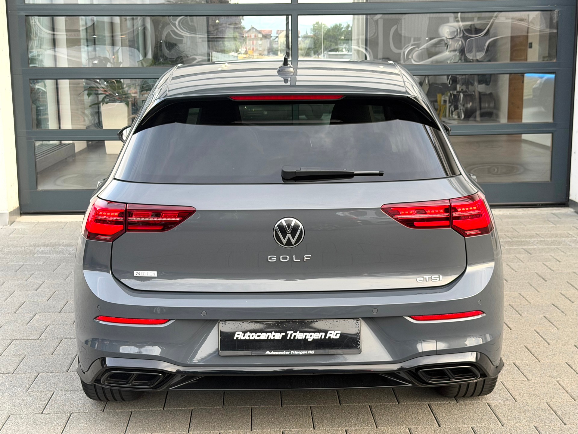 VW Golf 1.5 eTSI mHEV ACT R-Line 75 Edition DSG-image-4
