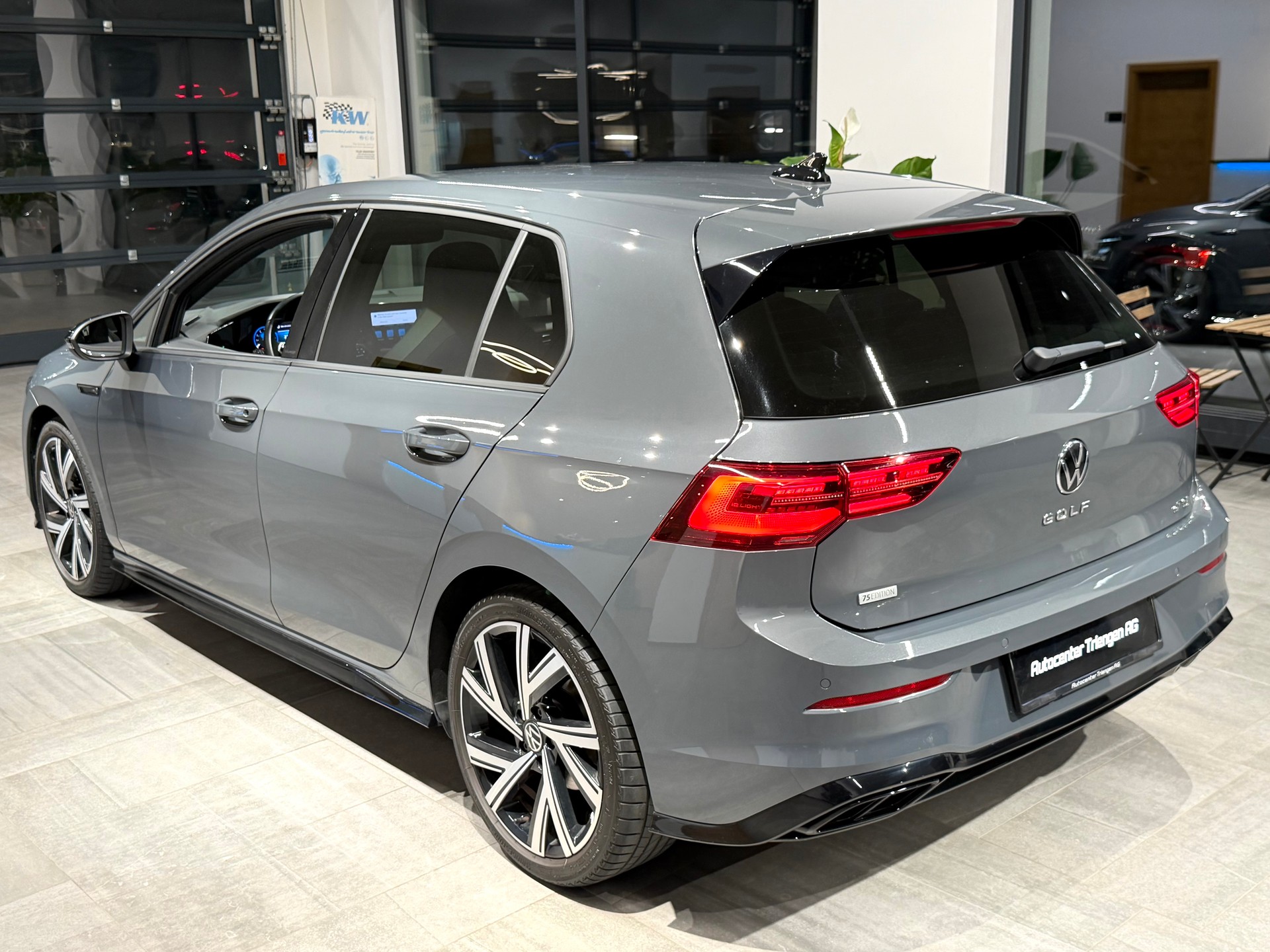 VW Golf 1.5 eTSI mHEV ACT R-Line 75 Edition DSG-image-6