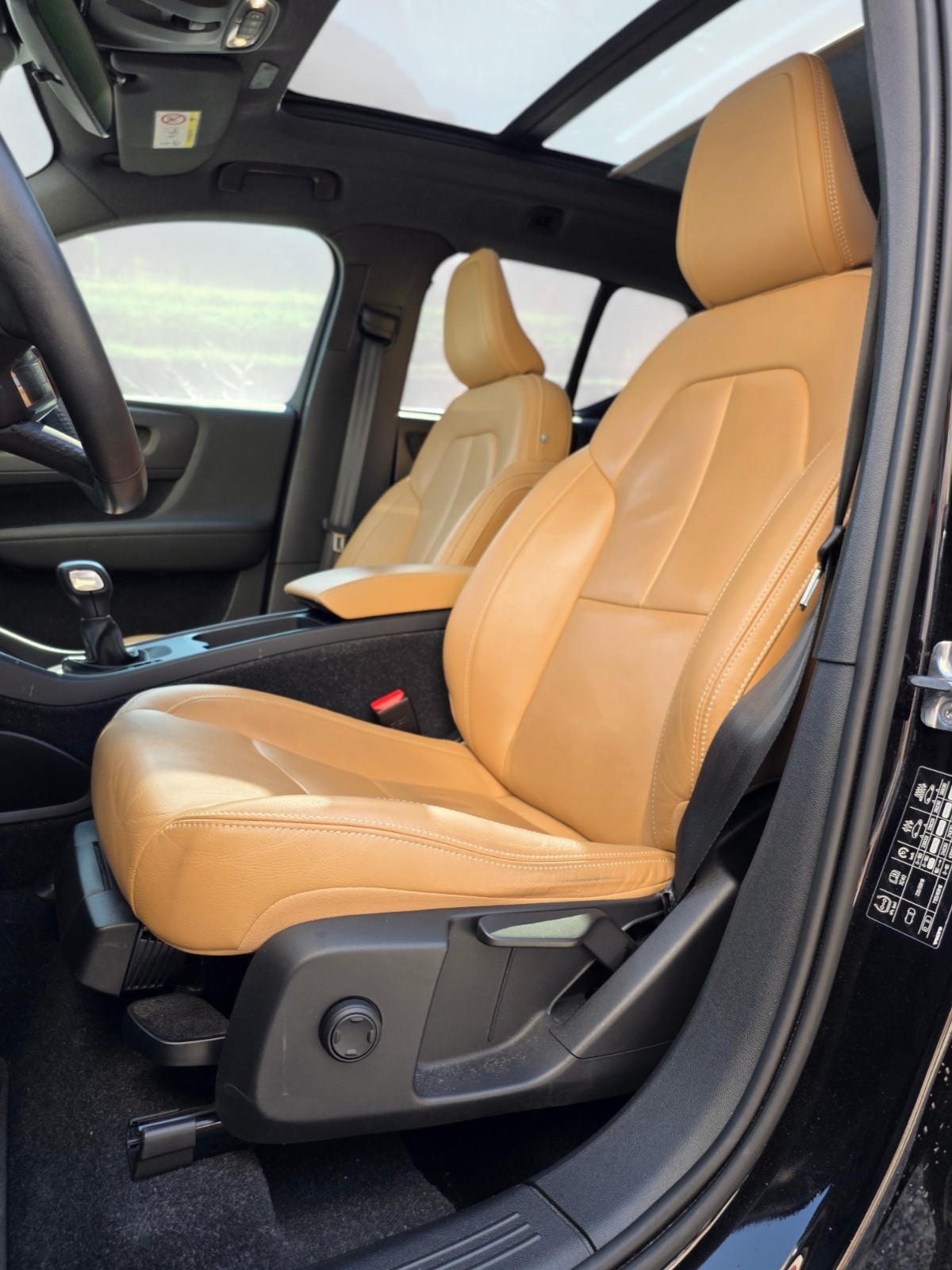VOLVO XC40 T3 Momentum-image-11