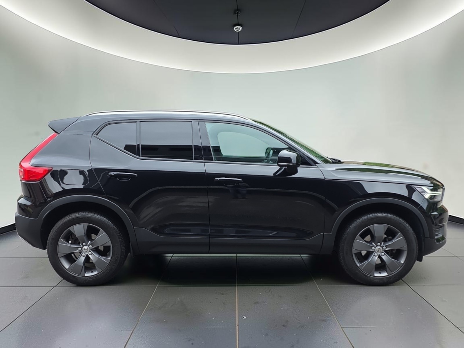 VOLVO XC40 T3 Momentum-image-3