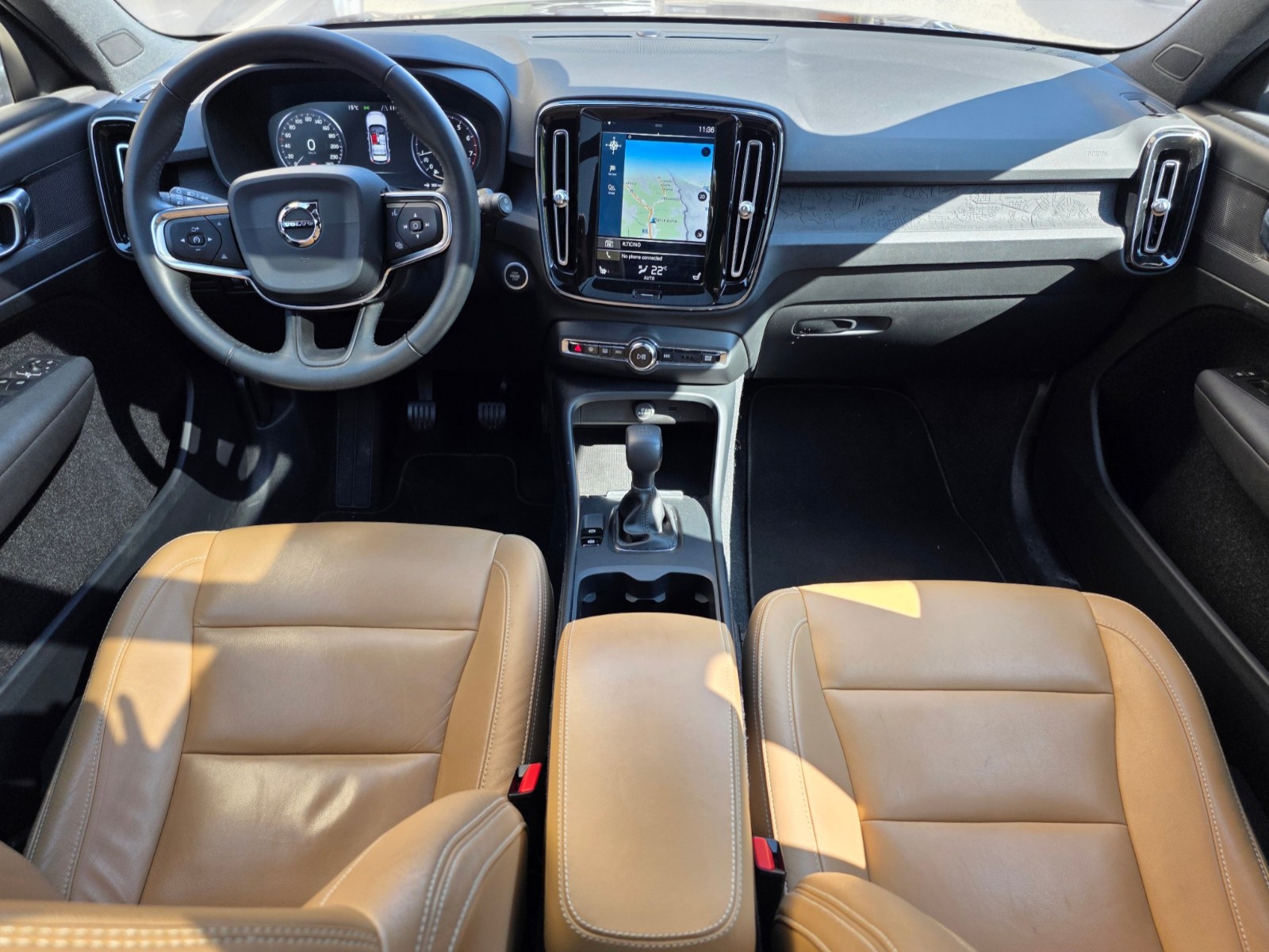 VOLVO XC40 T3 Momentum-image-8