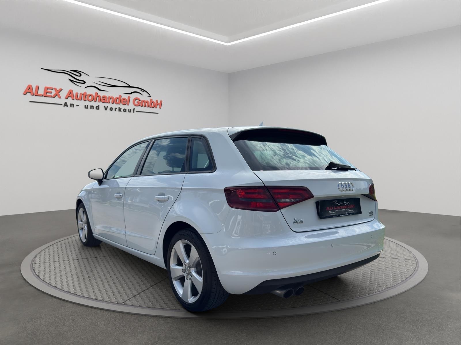 AUDI A3 Sportback 2.0 TDI Ambition quattro-image-3