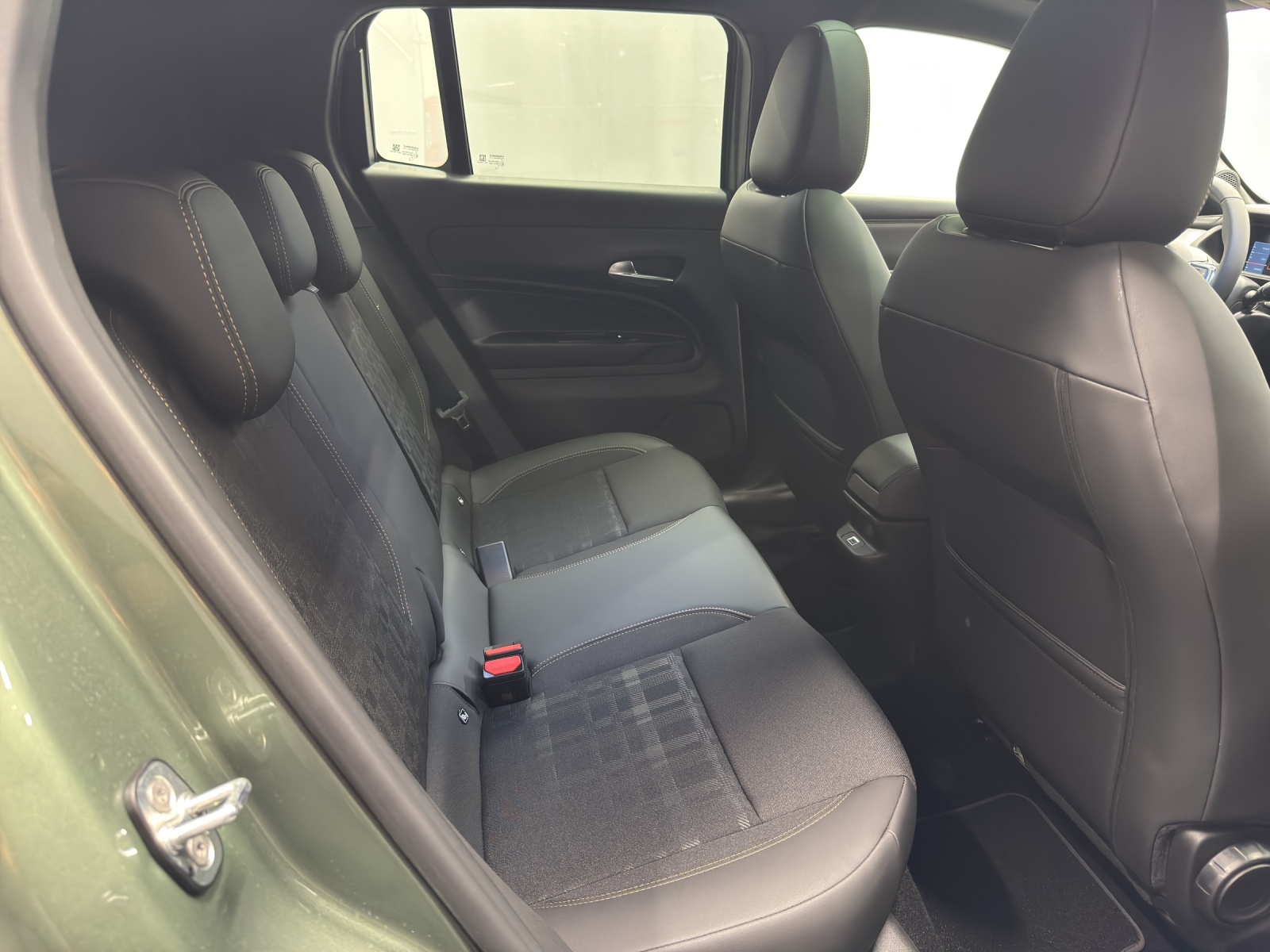 JEEP Avenger 1.2 MHEV 85th Anniversary 4xe-image-9