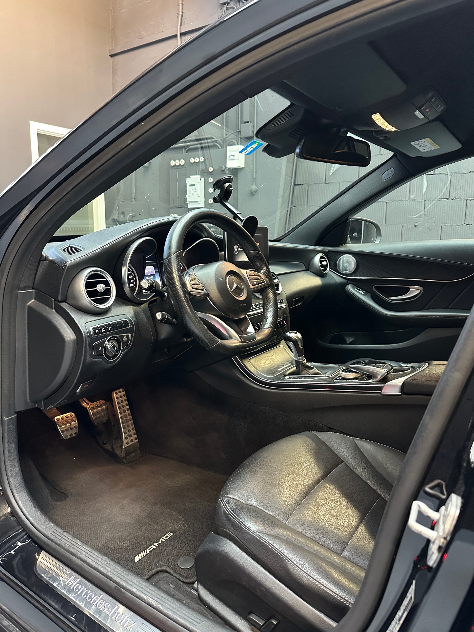 MERCEDES-BENZ C 200 Swiss Star Edition AMG Line // head up // Sound-Système Burmester // Véhicule suisse 🇨🇭// Leasing dès 159.- // Garantie-image-8